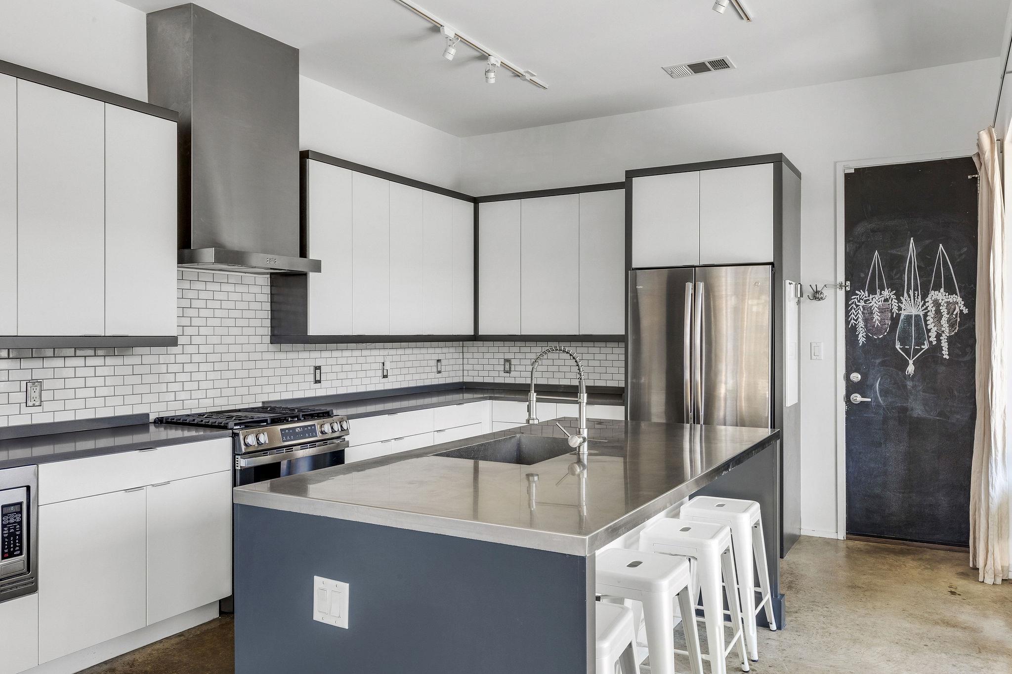 900 Brentwood St # B, Austin, TX 78757