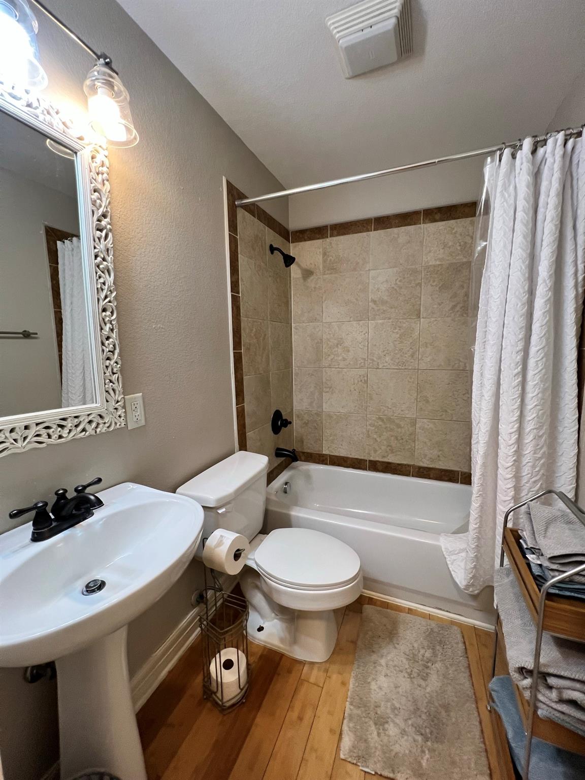 1307 Norwalk Ln # 201, Austin, TX 78703