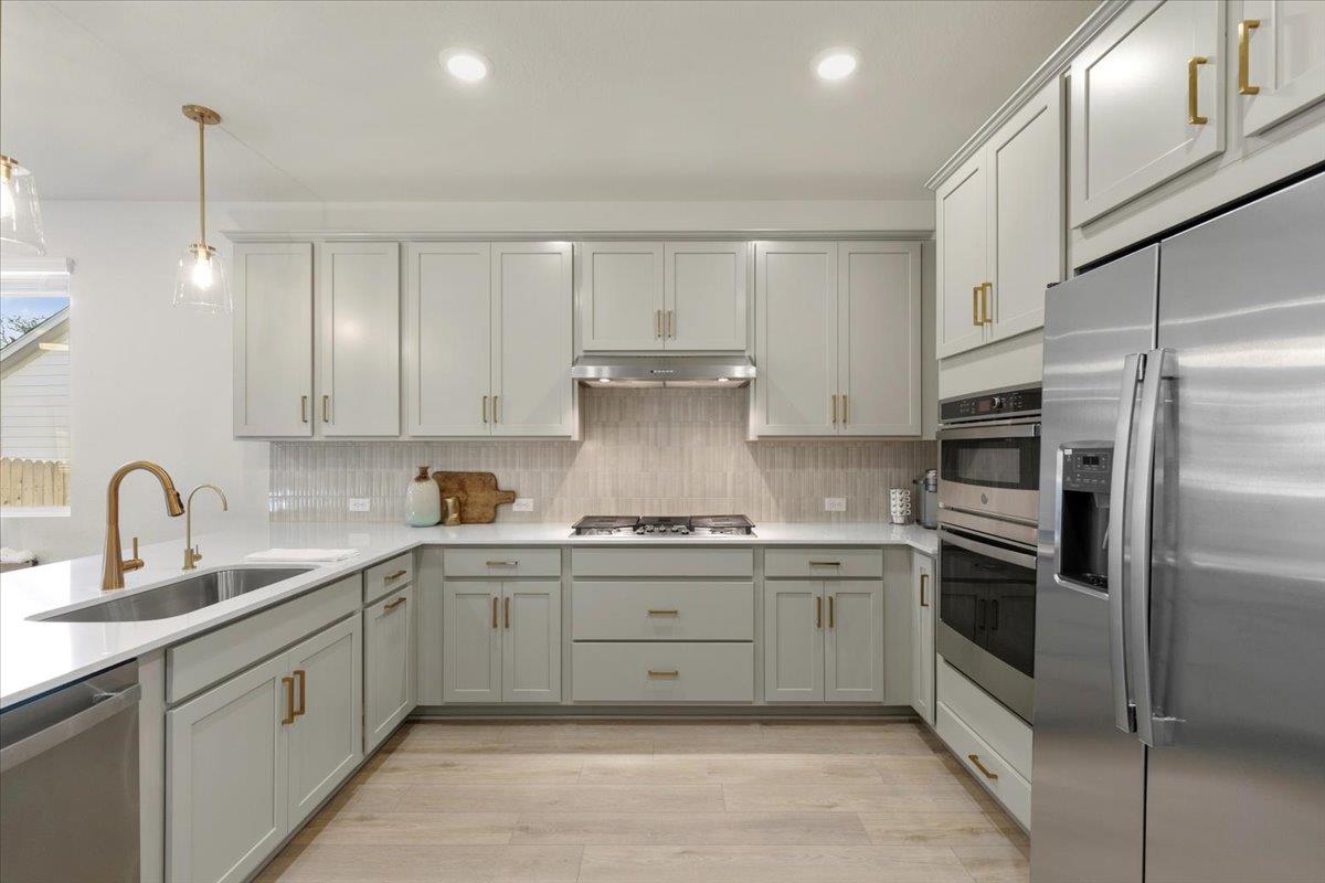 158 Crater Lake Dr, Dripping Springs, TX 78620