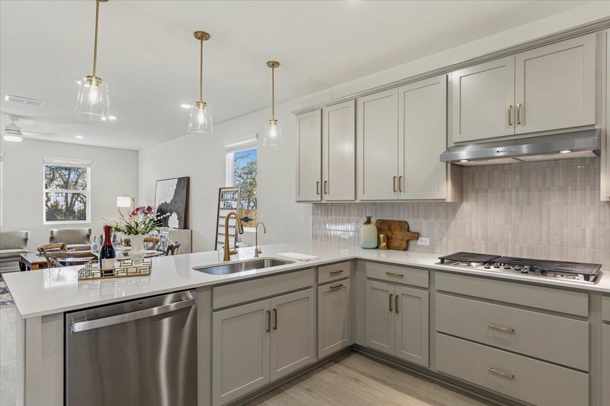 158 Crater Lake Dr, Dripping Springs, TX 78620