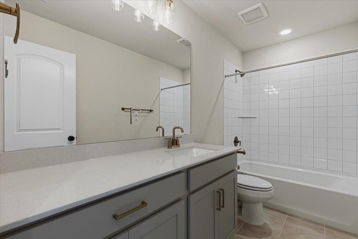 158 Crater Lake Dr, Dripping Springs, TX 78620