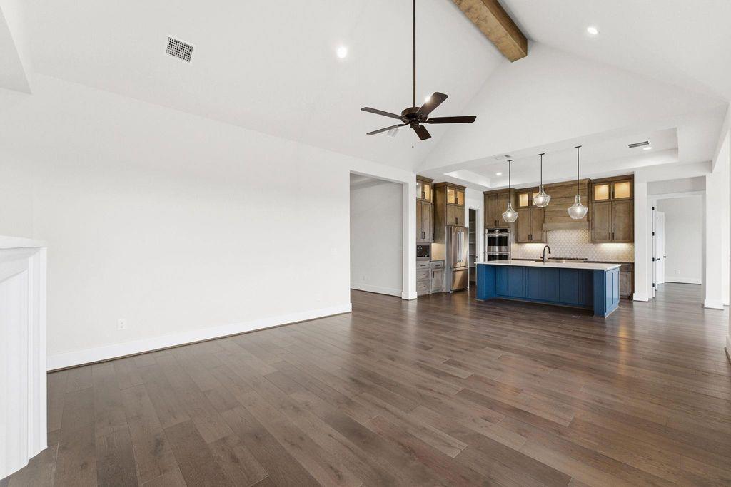 106 Hydrangea Dr, Smithville, TX 78957