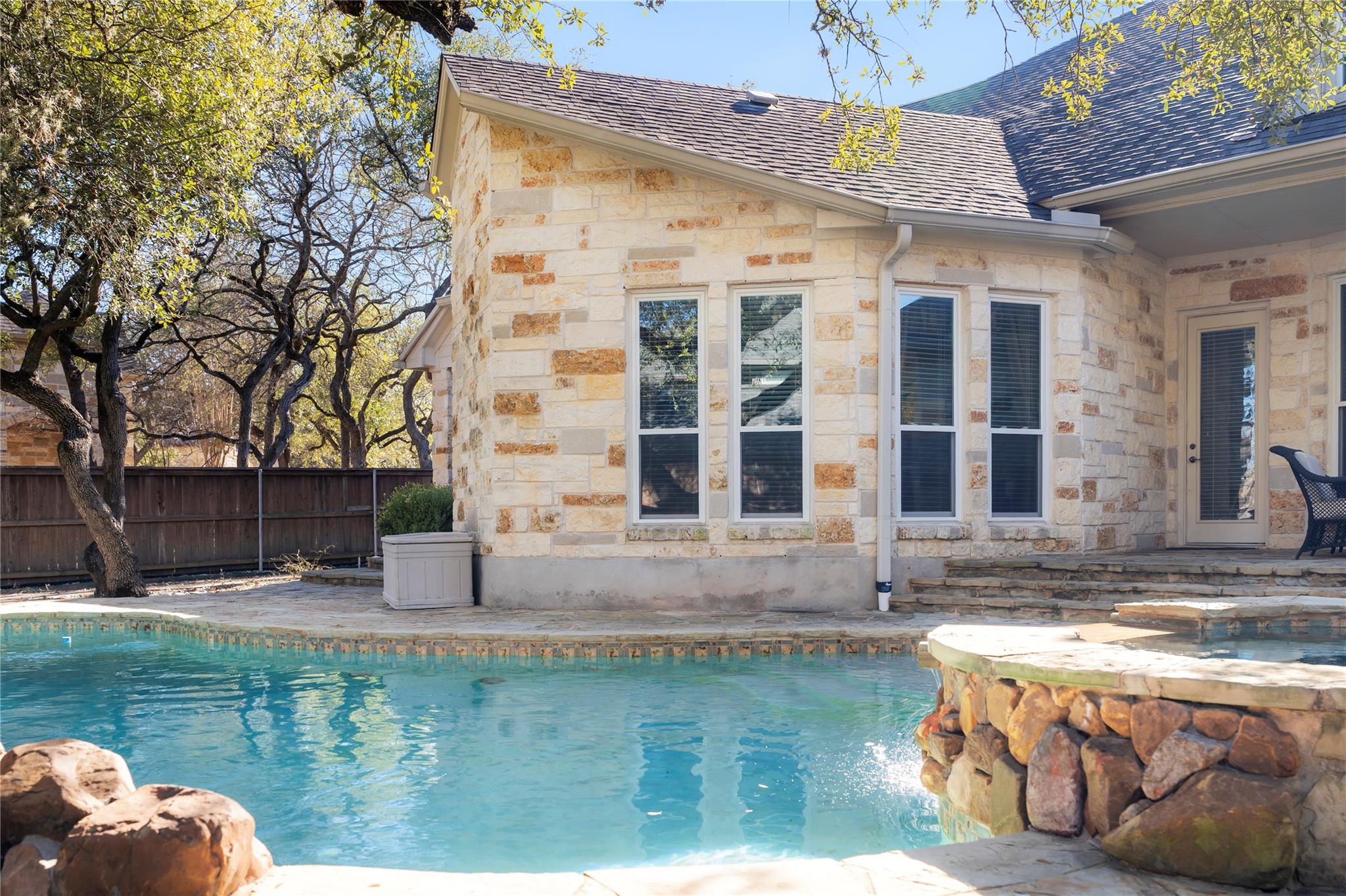 10901 Doswell Cv, Austin, TX 78739