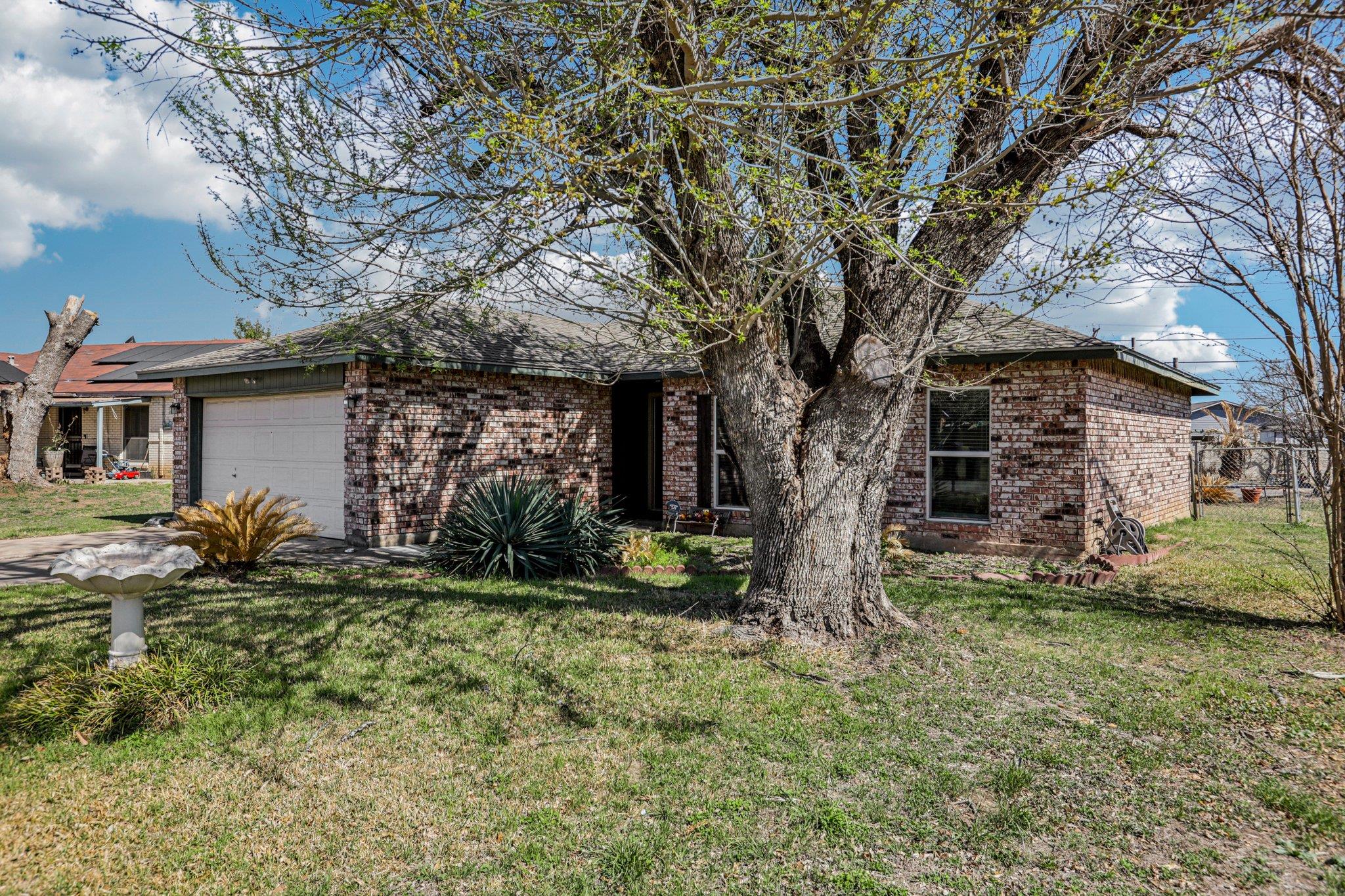 1107 Long Meadow Dr, Round Rock, TX 78664