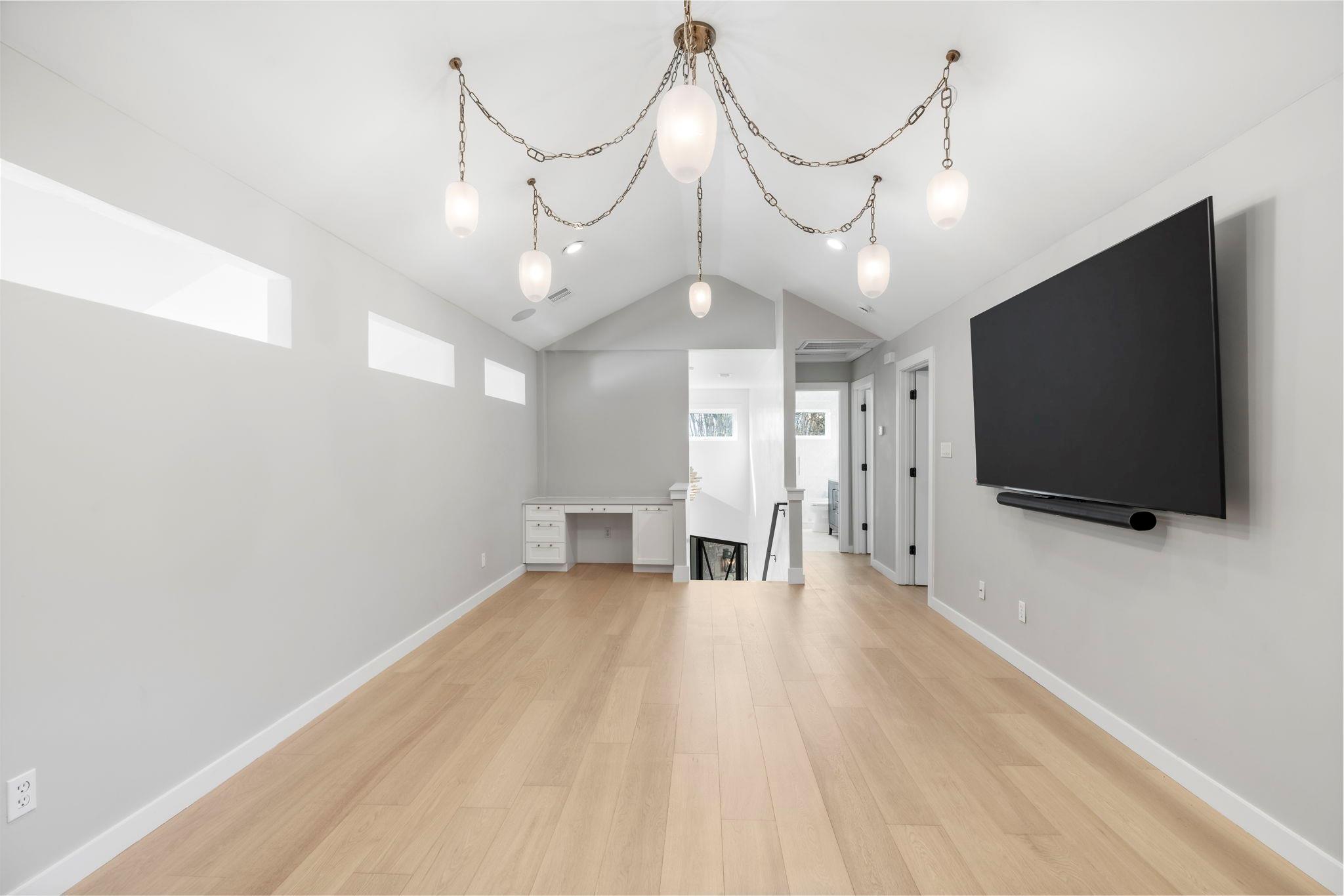 701 Furlong Dr, Austin, TX 78746