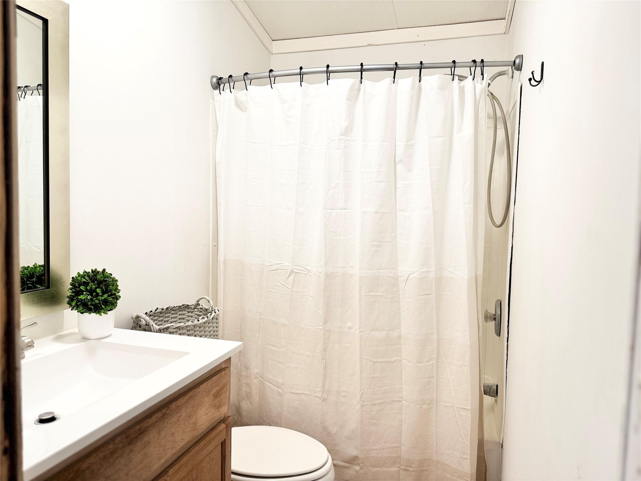 6739 Taylorsville Rd, Dale, TX 78616