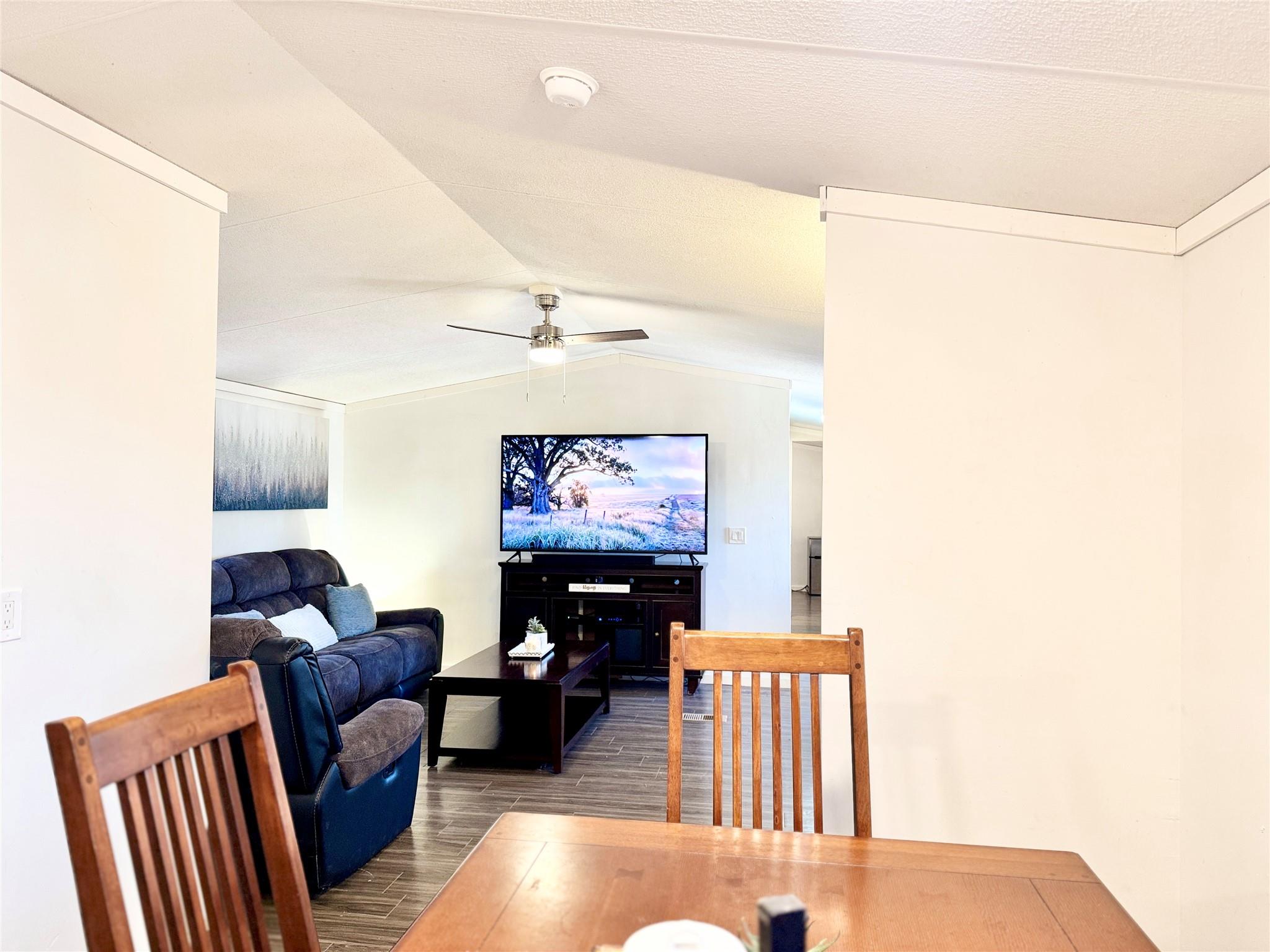 6739 Taylorsville Rd, Dale, TX 78616