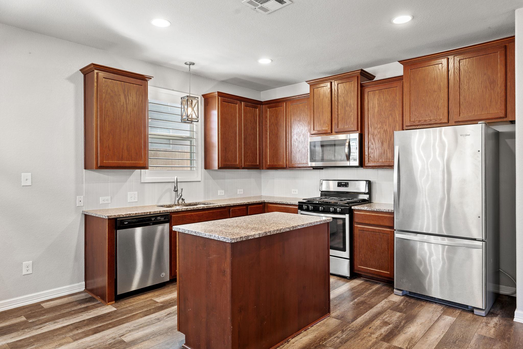 529 Cinnamon Teal Ln, Leander, TX 78641