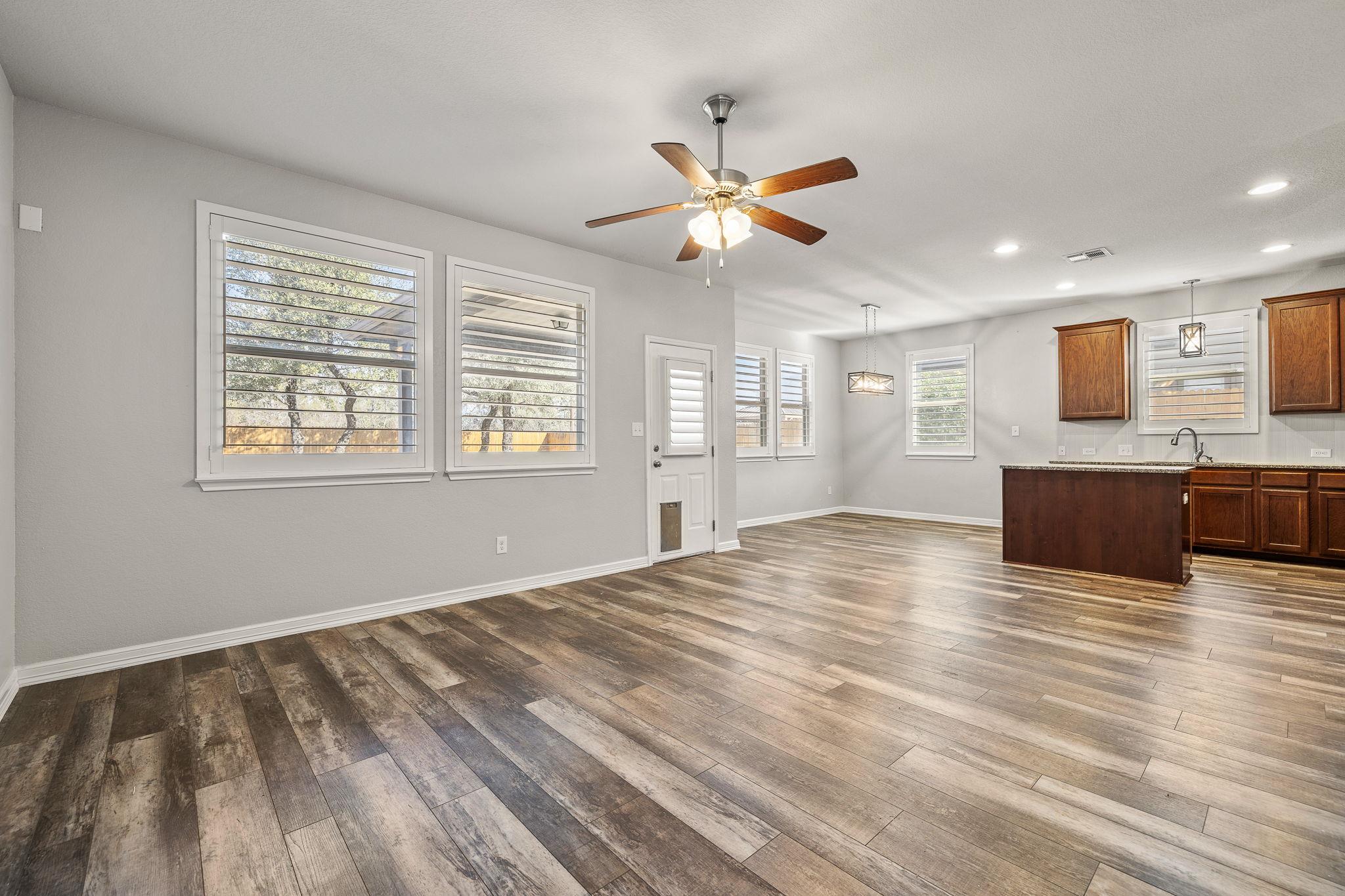 529 Cinnamon Teal Ln, Leander, TX 78641