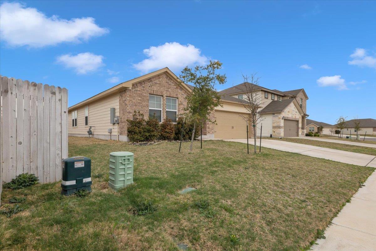 405 Grasslands Trl, Hutto, TX 78634