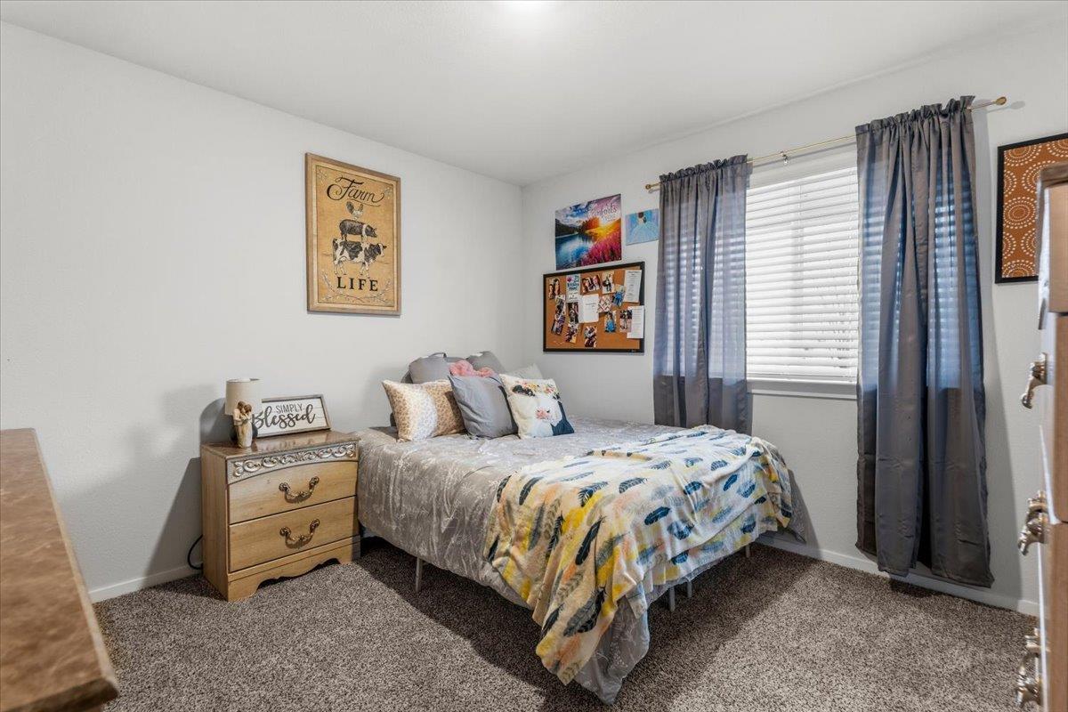 402 Perry Pl, Rockdale, TX 76567