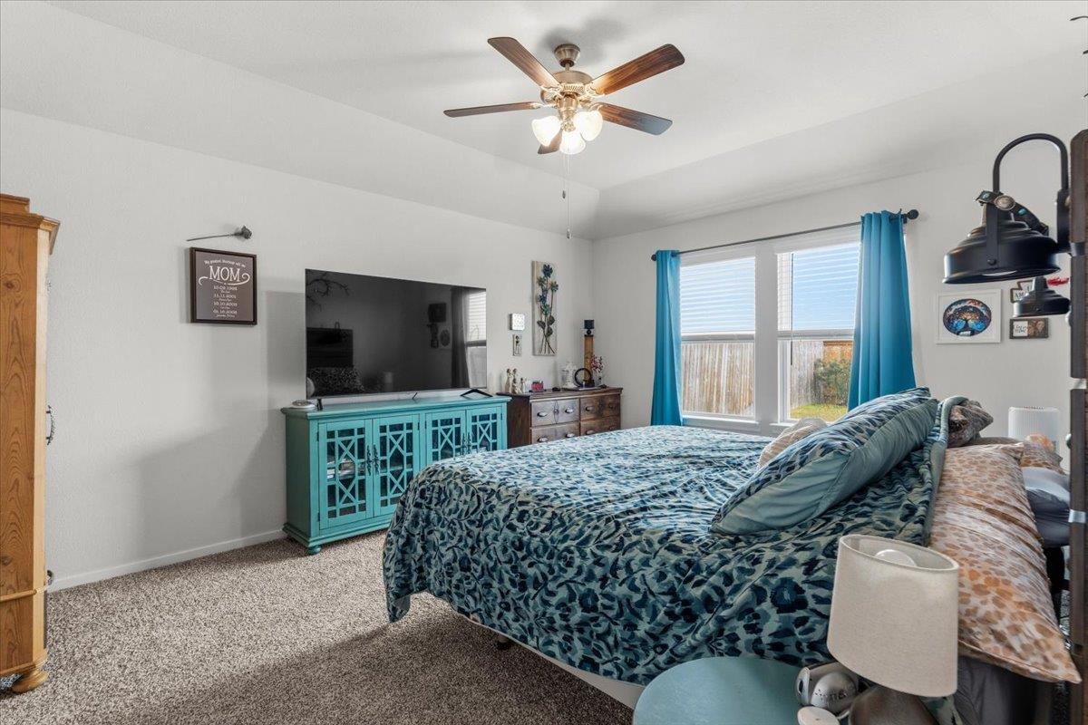 402 Perry Pl, Rockdale, TX 76567