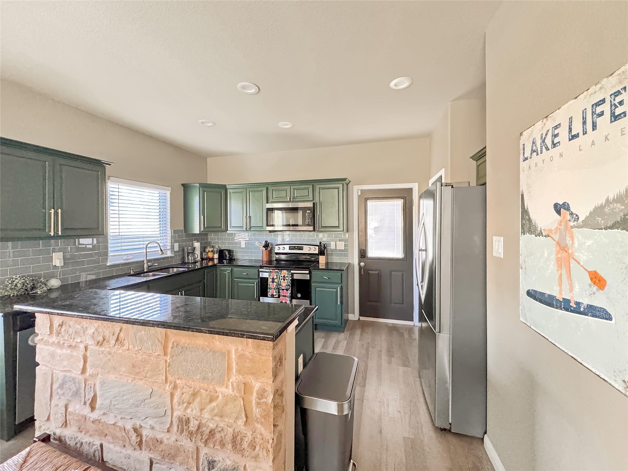 1009 EAGLE FLIGHT DR Dr, Canyon Lake, TX 78133