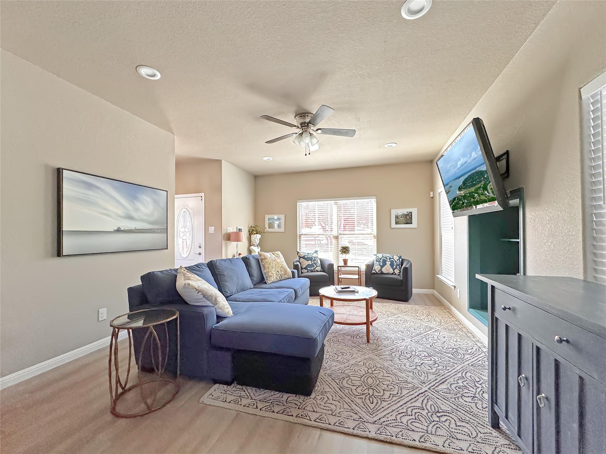 1009 EAGLE FLIGHT DR Dr, Canyon Lake, TX 78133