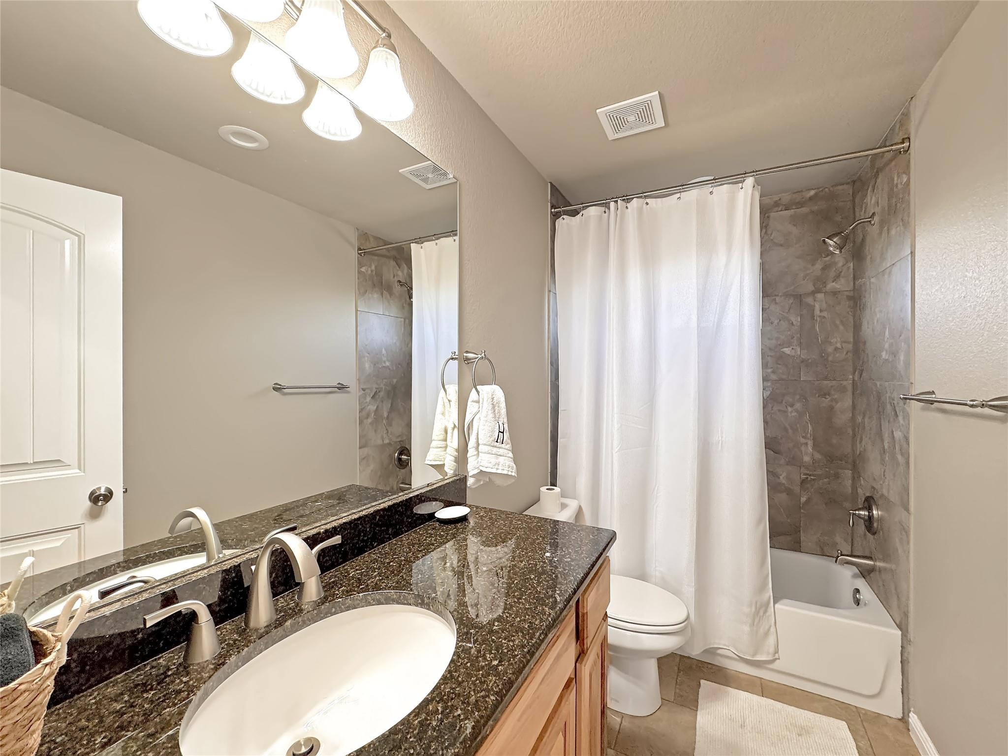 1009 EAGLE FLIGHT DR Dr, Canyon Lake, TX 78133