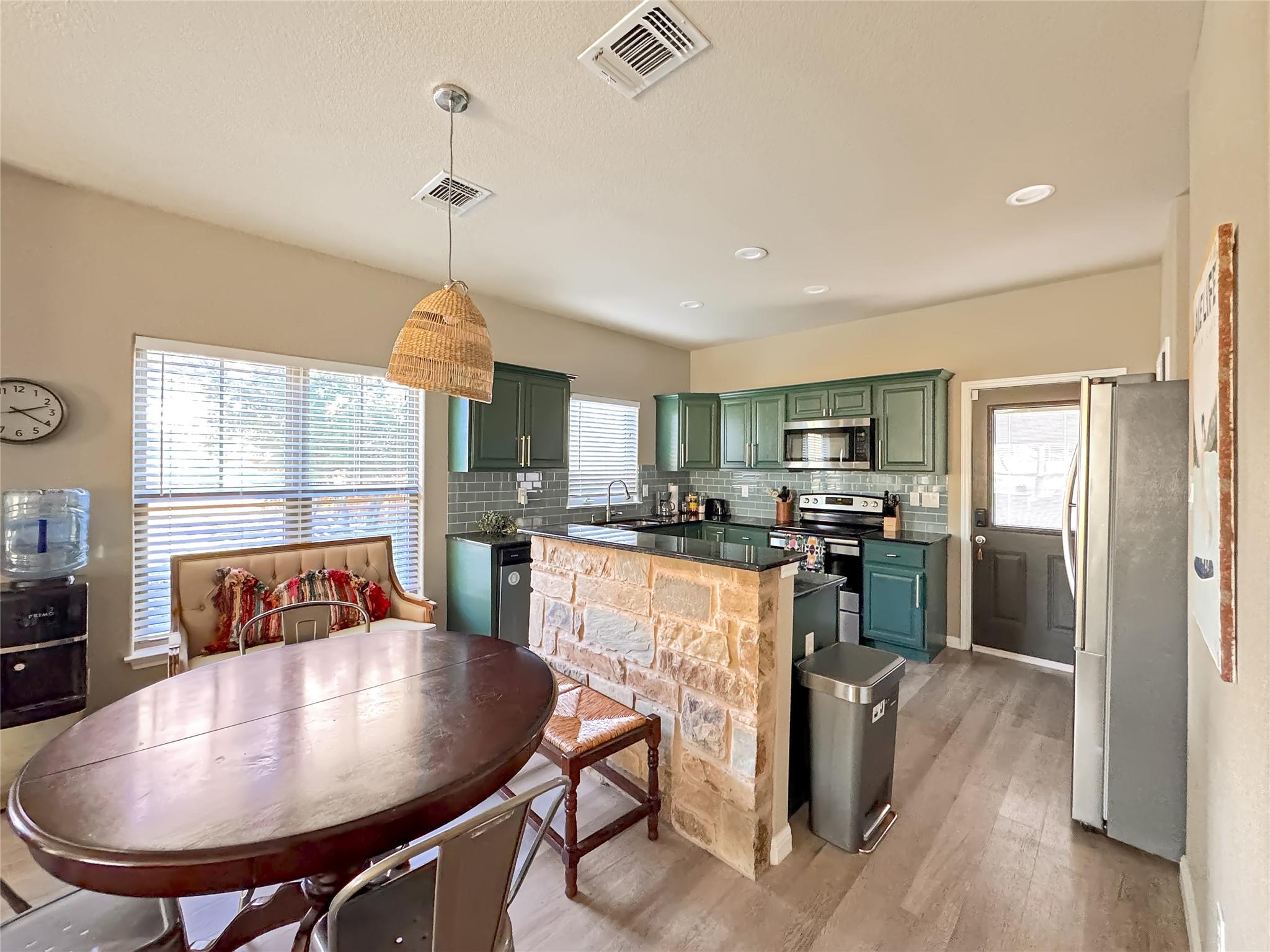 1009 EAGLE FLIGHT DR Dr, Canyon Lake, TX 78133