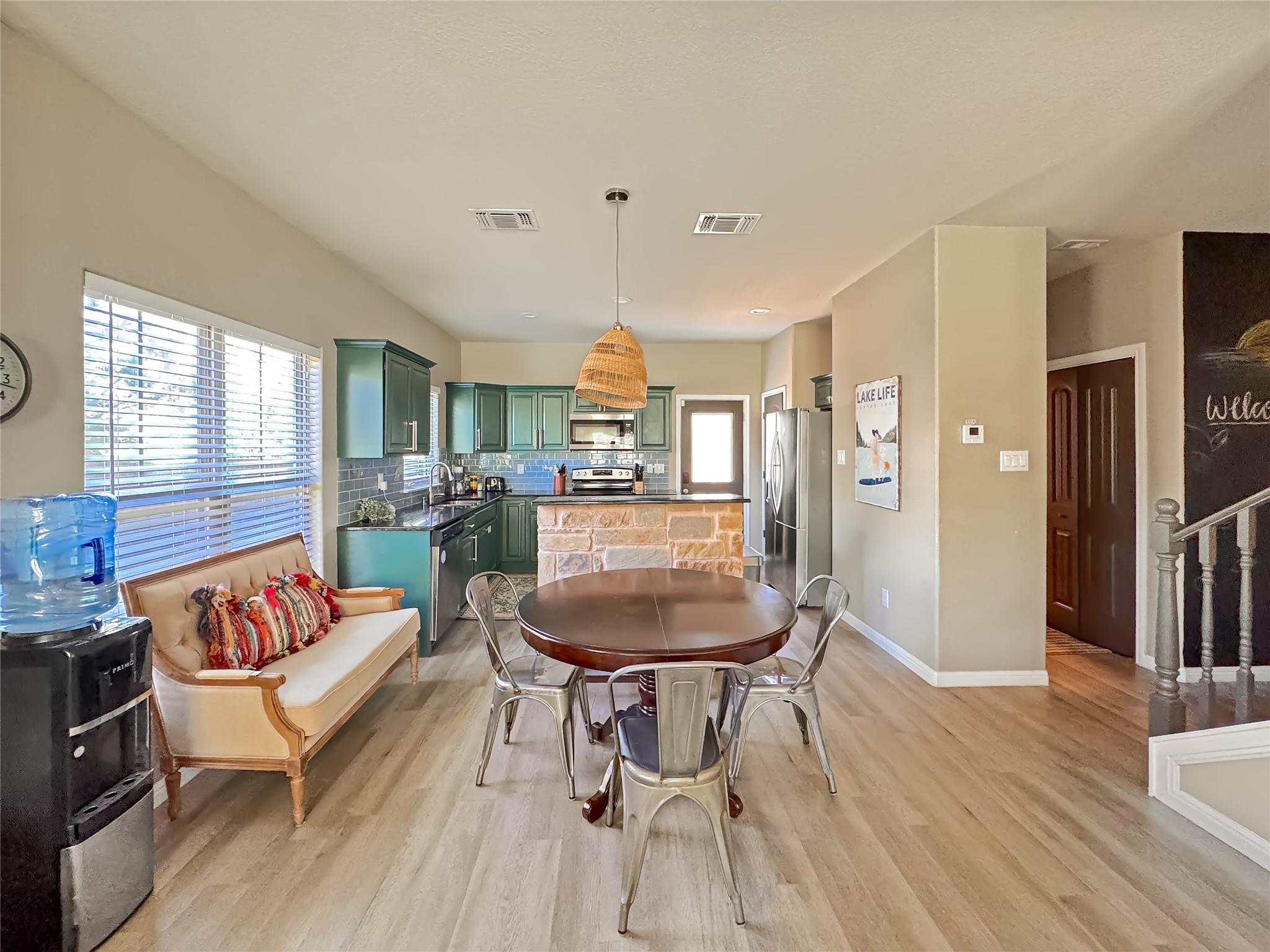 1009 EAGLE FLIGHT DR Dr, Canyon Lake, TX 78133