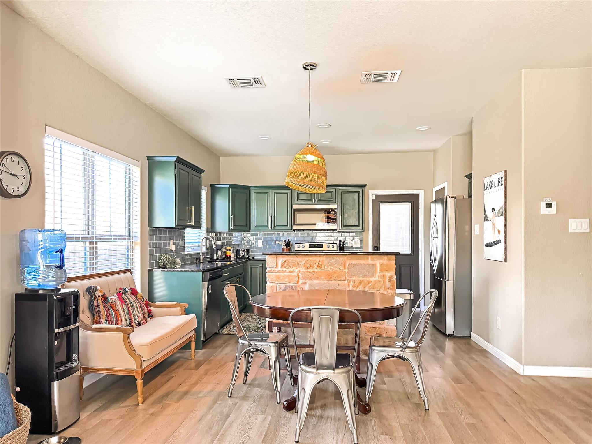 1009 EAGLE FLIGHT DR Dr, Canyon Lake, TX 78133