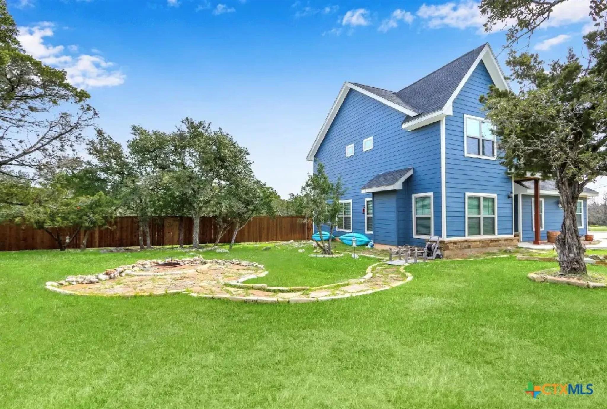 1009 EAGLE FLIGHT DR Dr, Canyon Lake, TX 78133