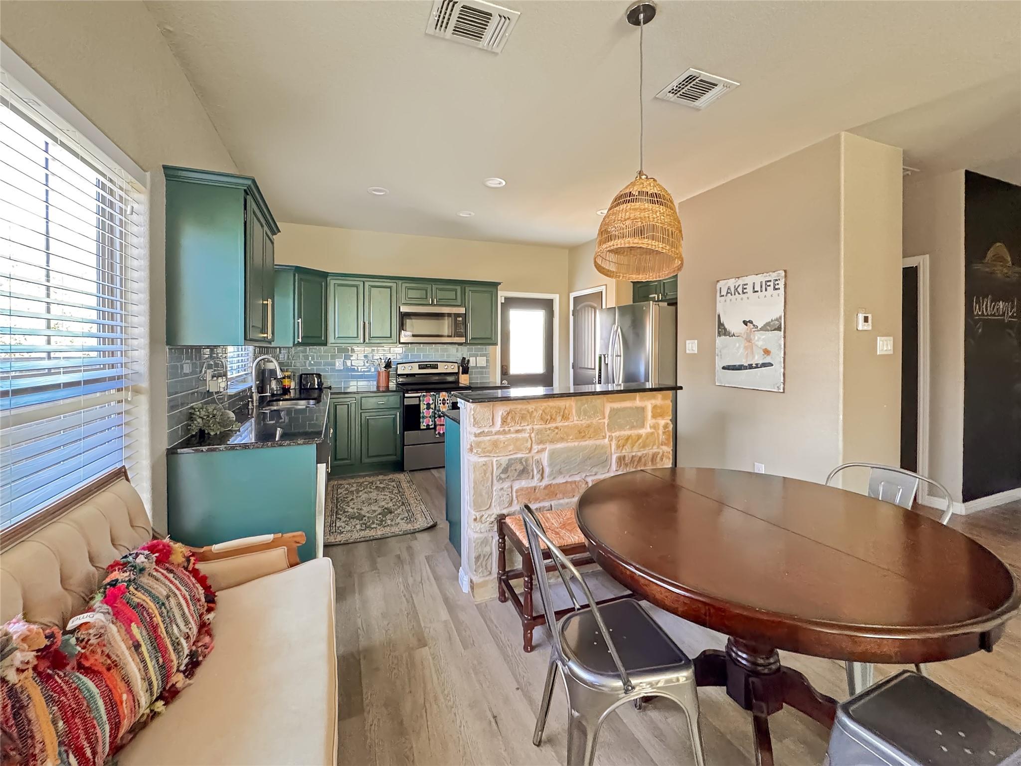 1009 EAGLE FLIGHT DR Dr, Canyon Lake, TX 78133