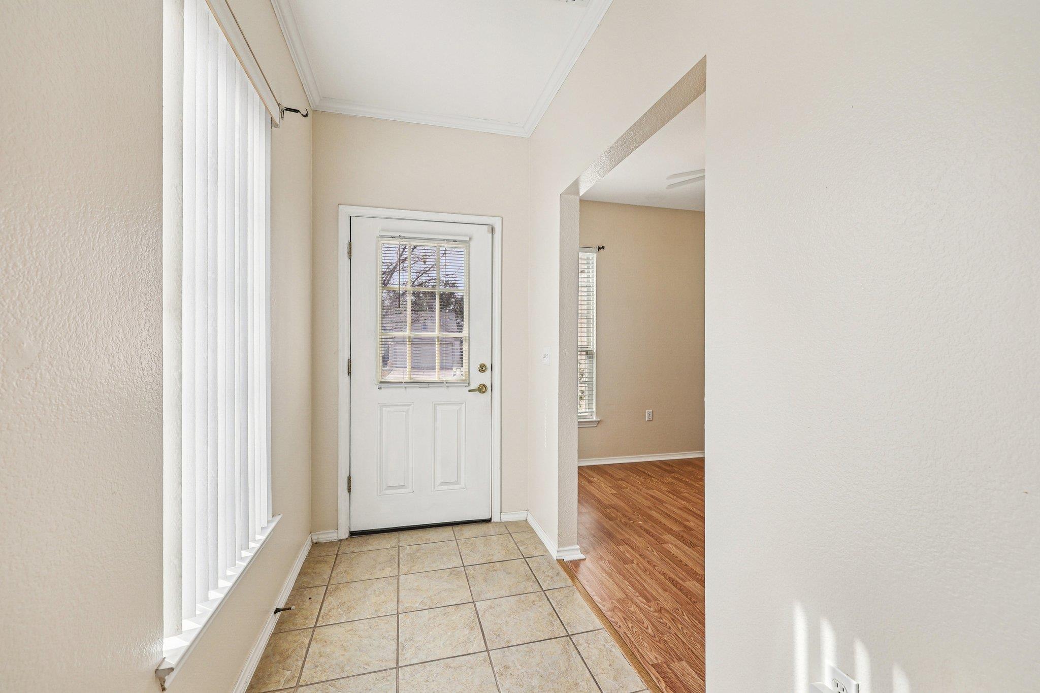 323 Crockett Loop, Georgetown, TX 78633