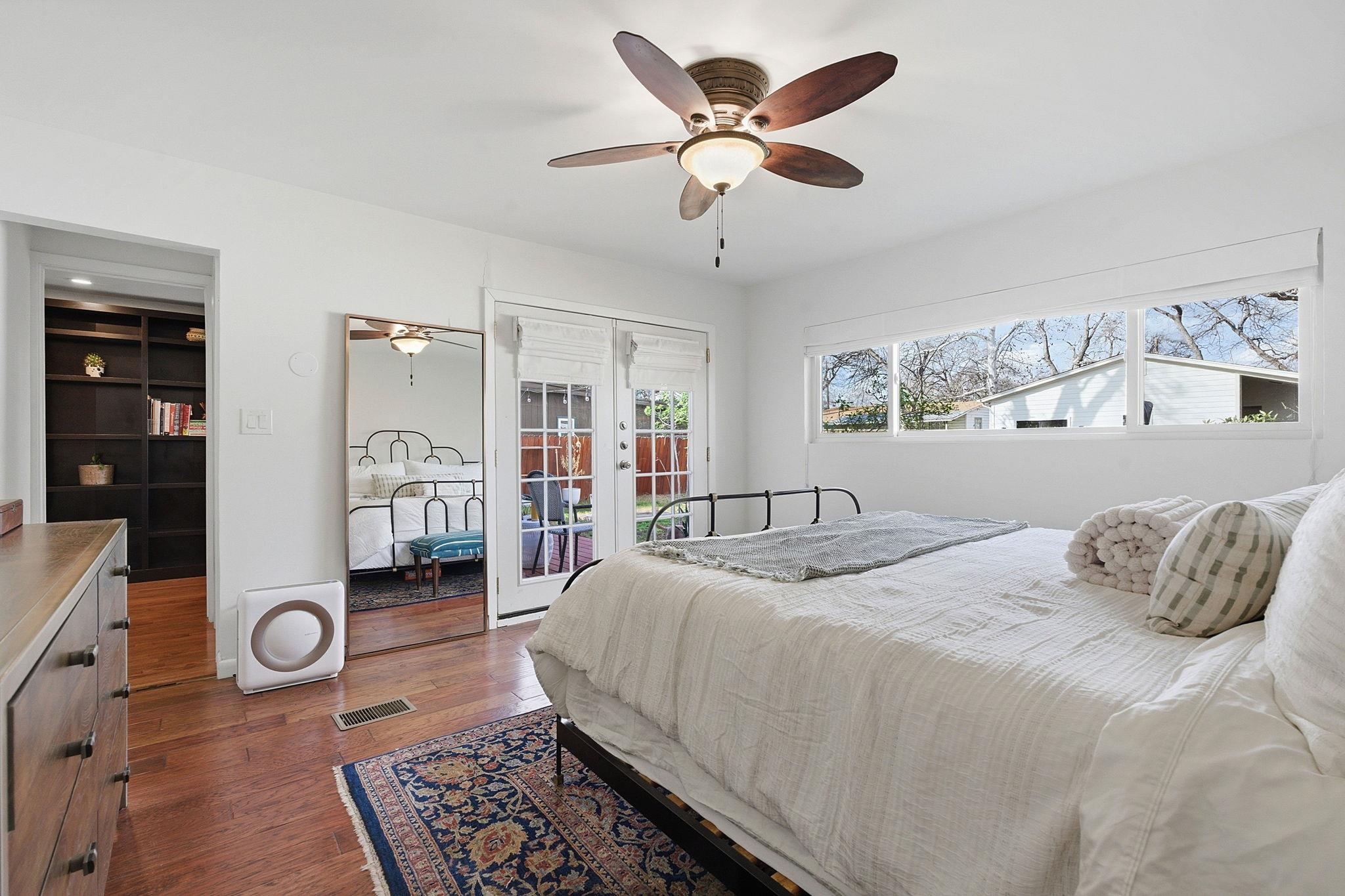 912 E 55th 1/2 St, Austin, TX 78751