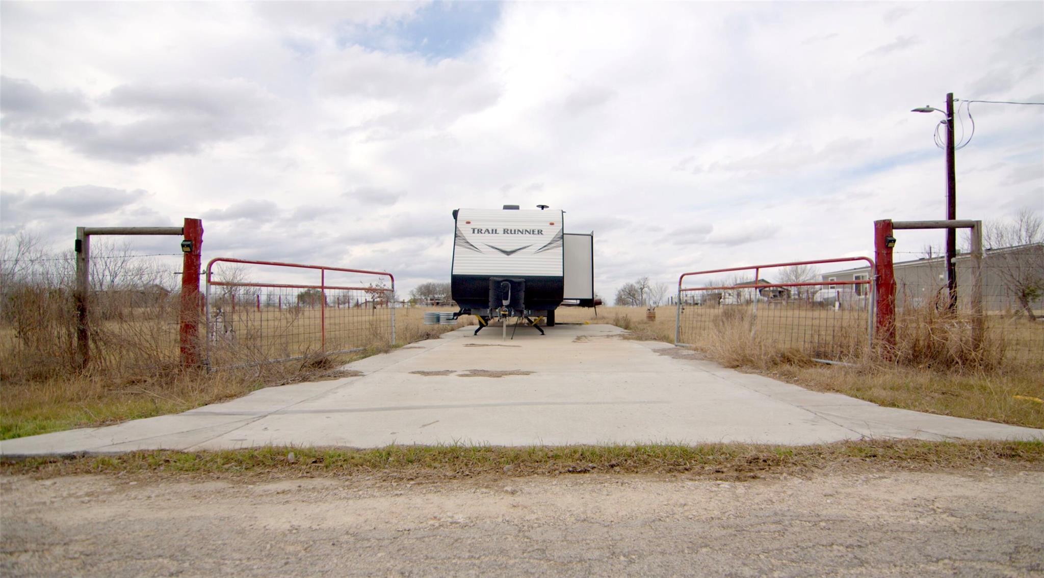 150 Callaway Ct, Lockhart, TX 78644