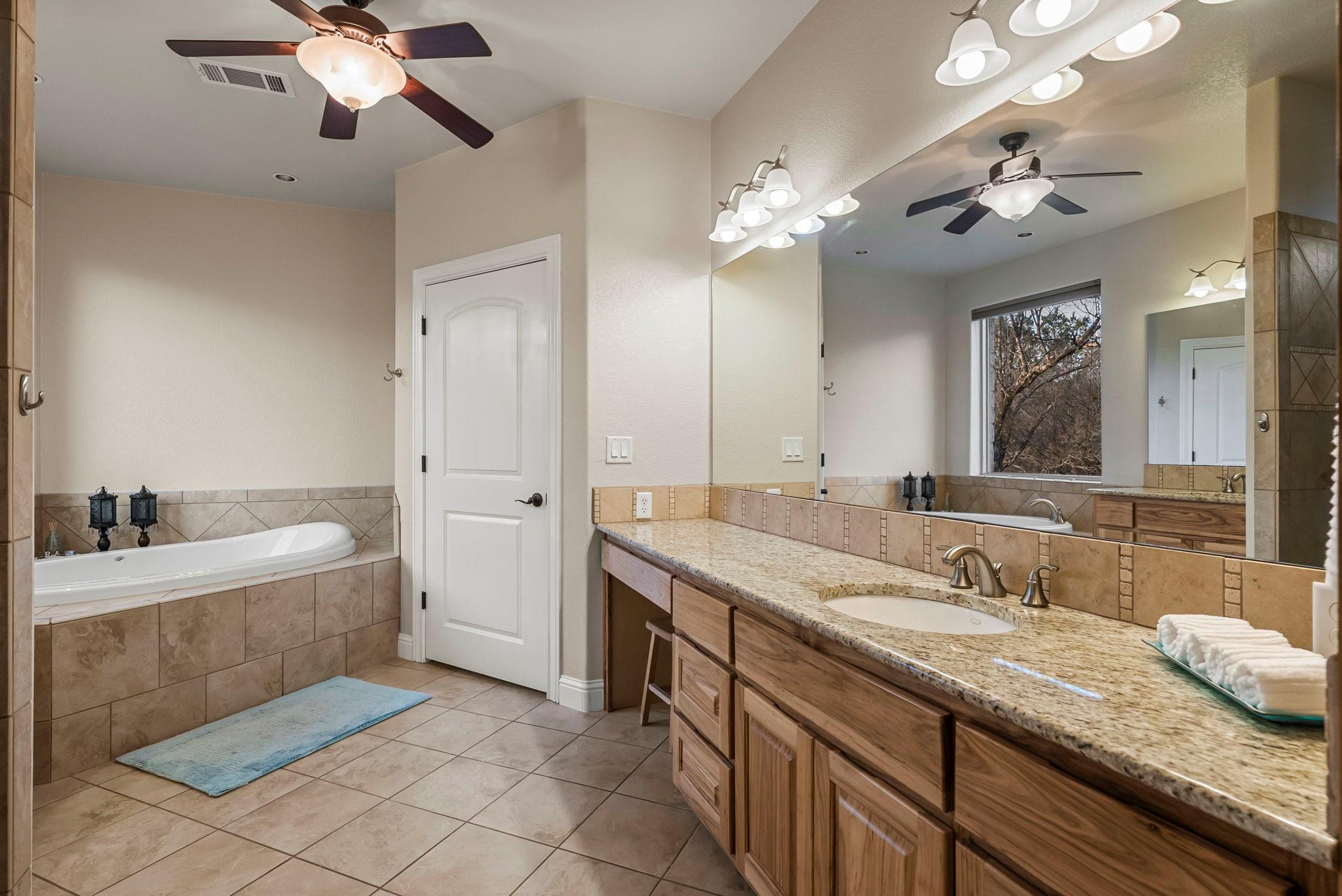 120 Oak Meadow Trl, Spicewood, TX 78669