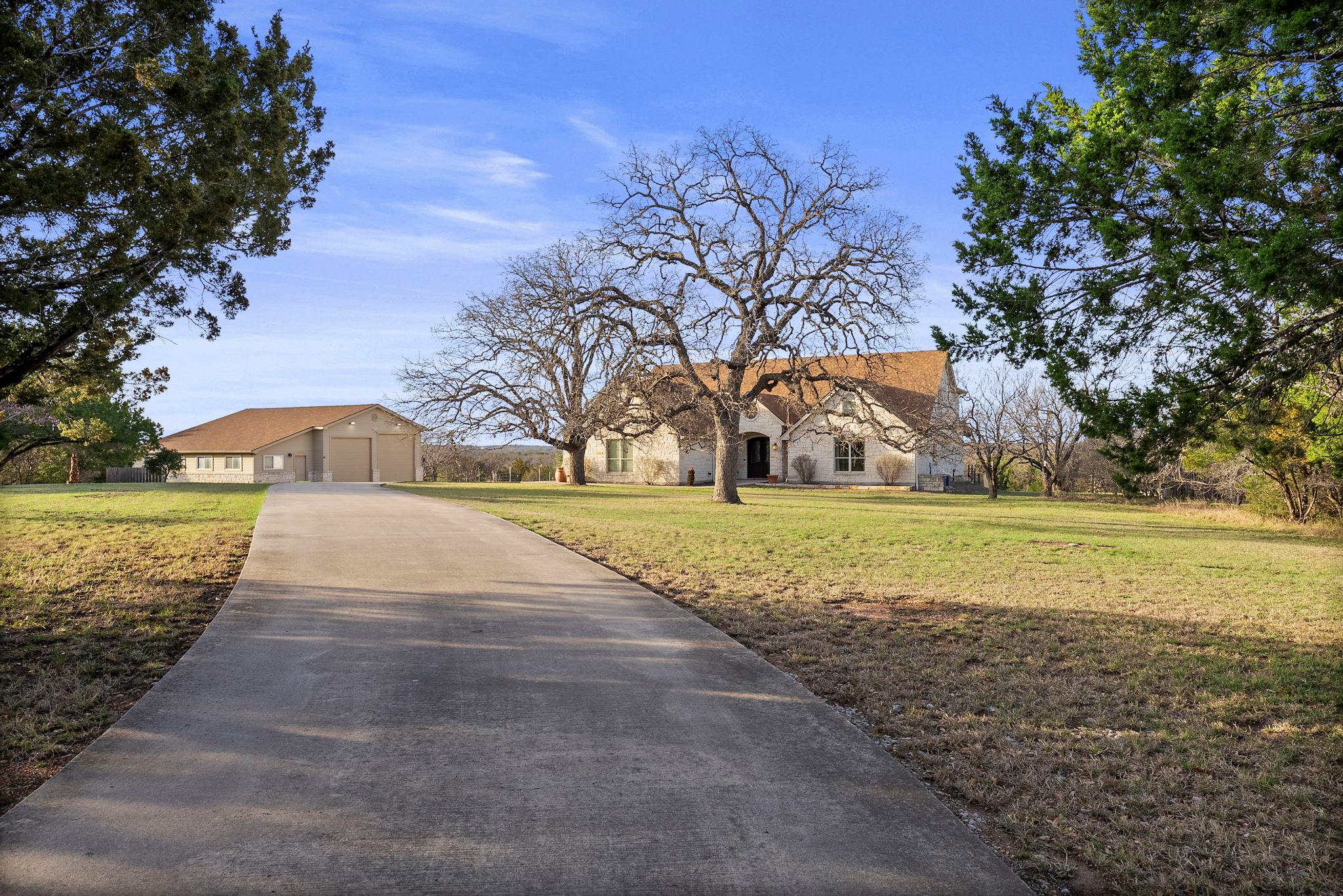 120 Oak Meadow Trl, Spicewood, TX 78669