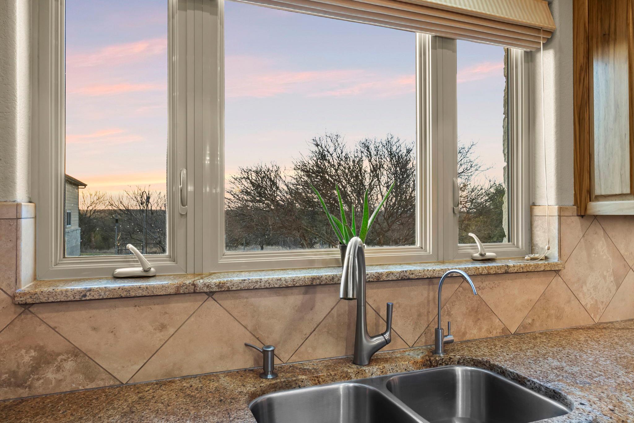 120 Oak Meadow Trl, Spicewood, TX 78669