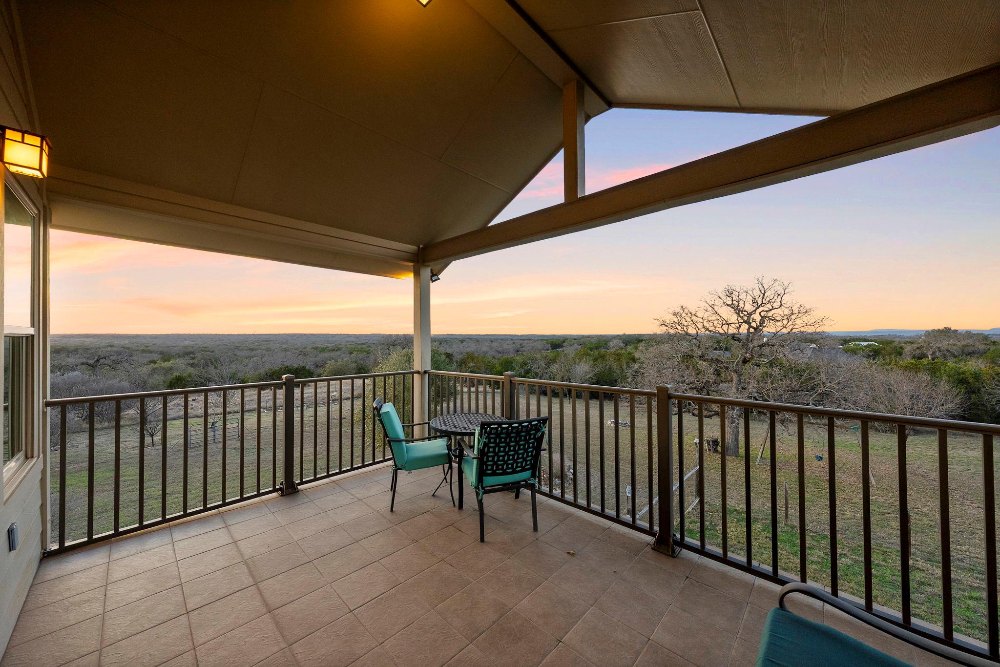 120 Oak Meadow Trl, Spicewood, TX 78669