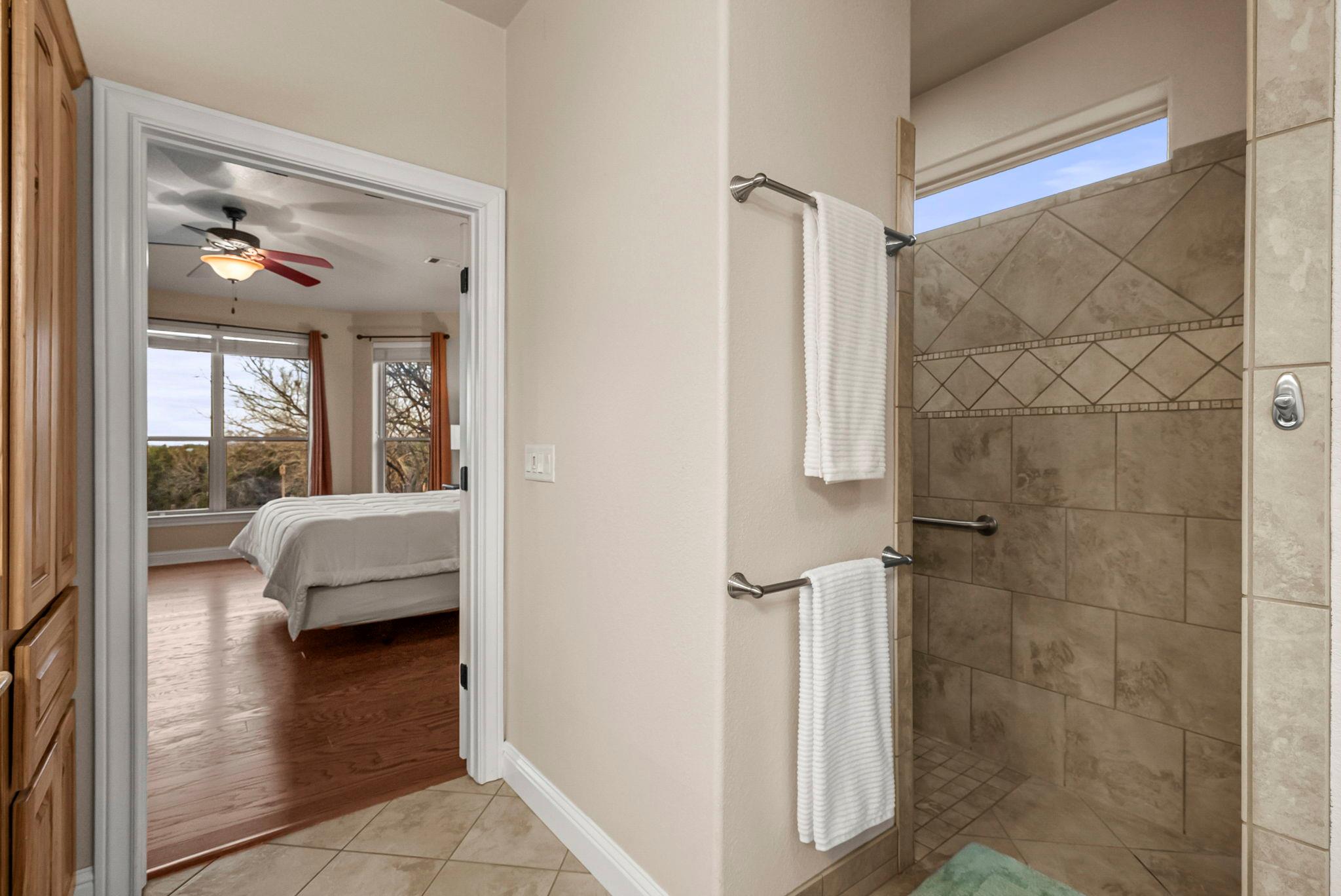 120 Oak Meadow Trl, Spicewood, TX 78669