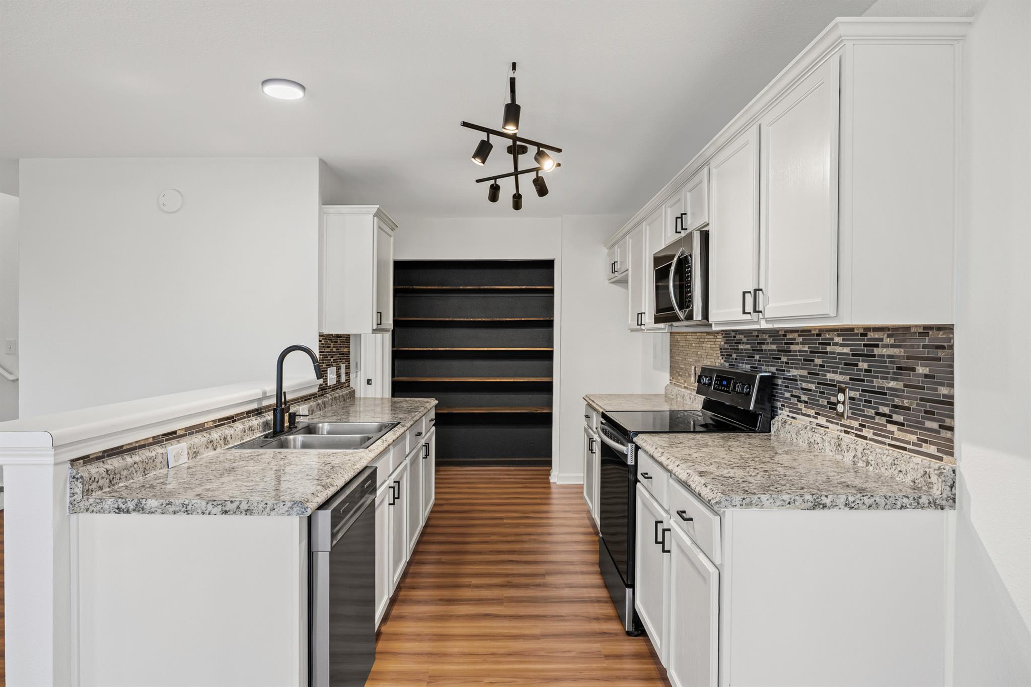 117 High Point Blvd, Cedar Creek, TX 78612