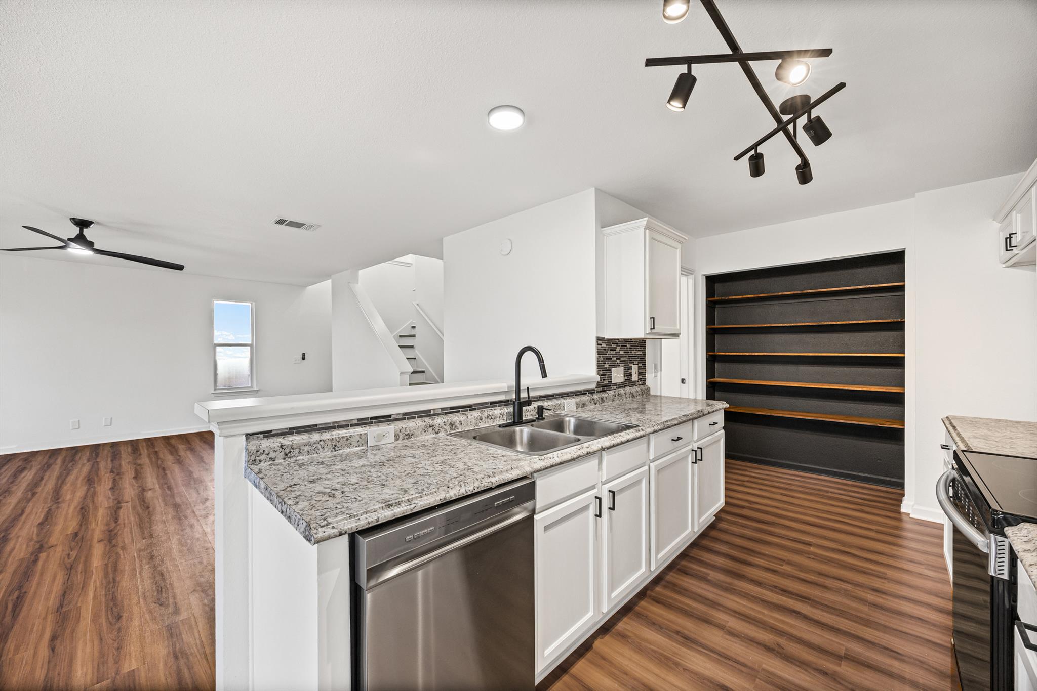 117 High Point Blvd, Cedar Creek, TX 78612