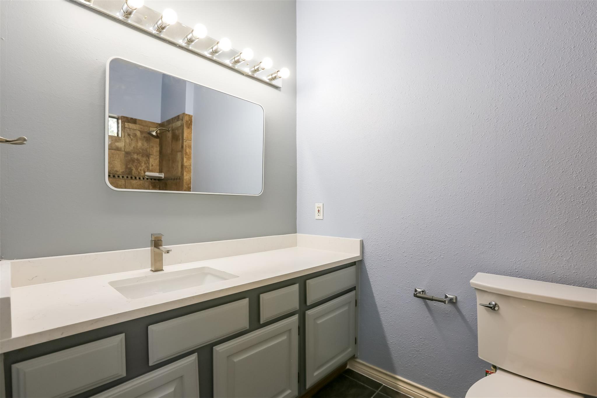 3001 Cedar St # A-208, Austin, TX 78705