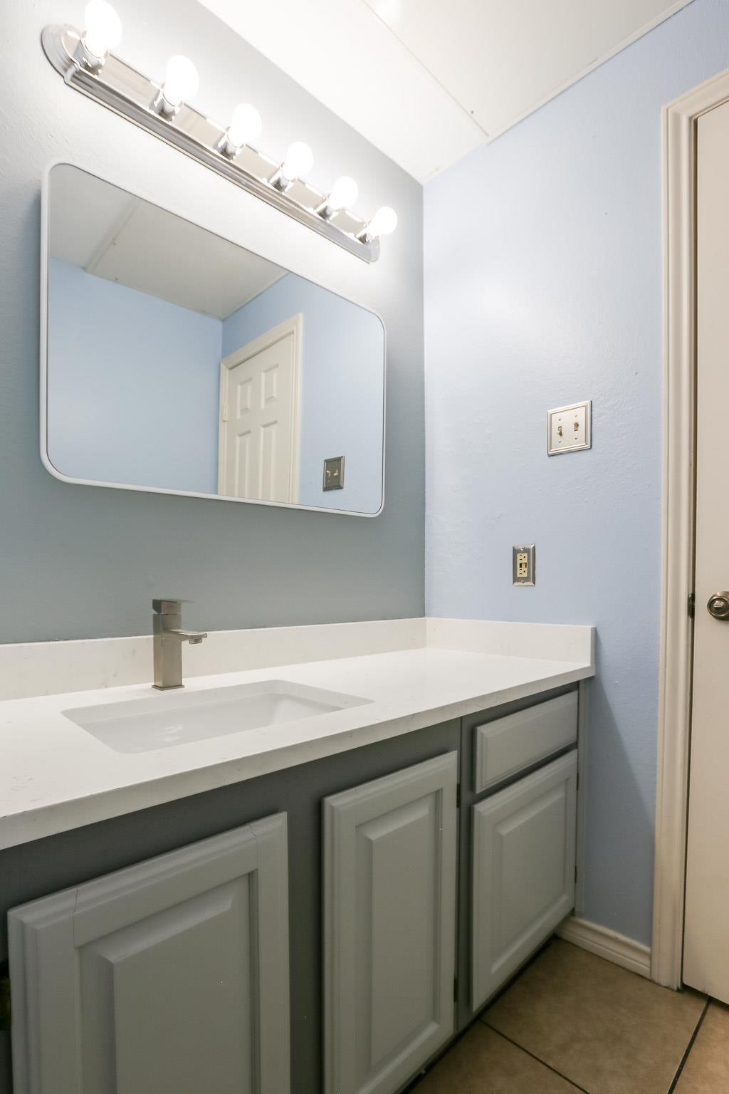 3001 Cedar St # A-208, Austin, TX 78705