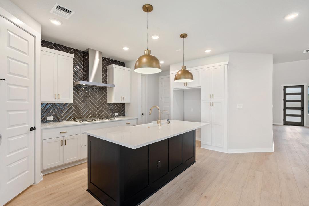 112 High Valley Drive, Liberty Hill, TX 78642