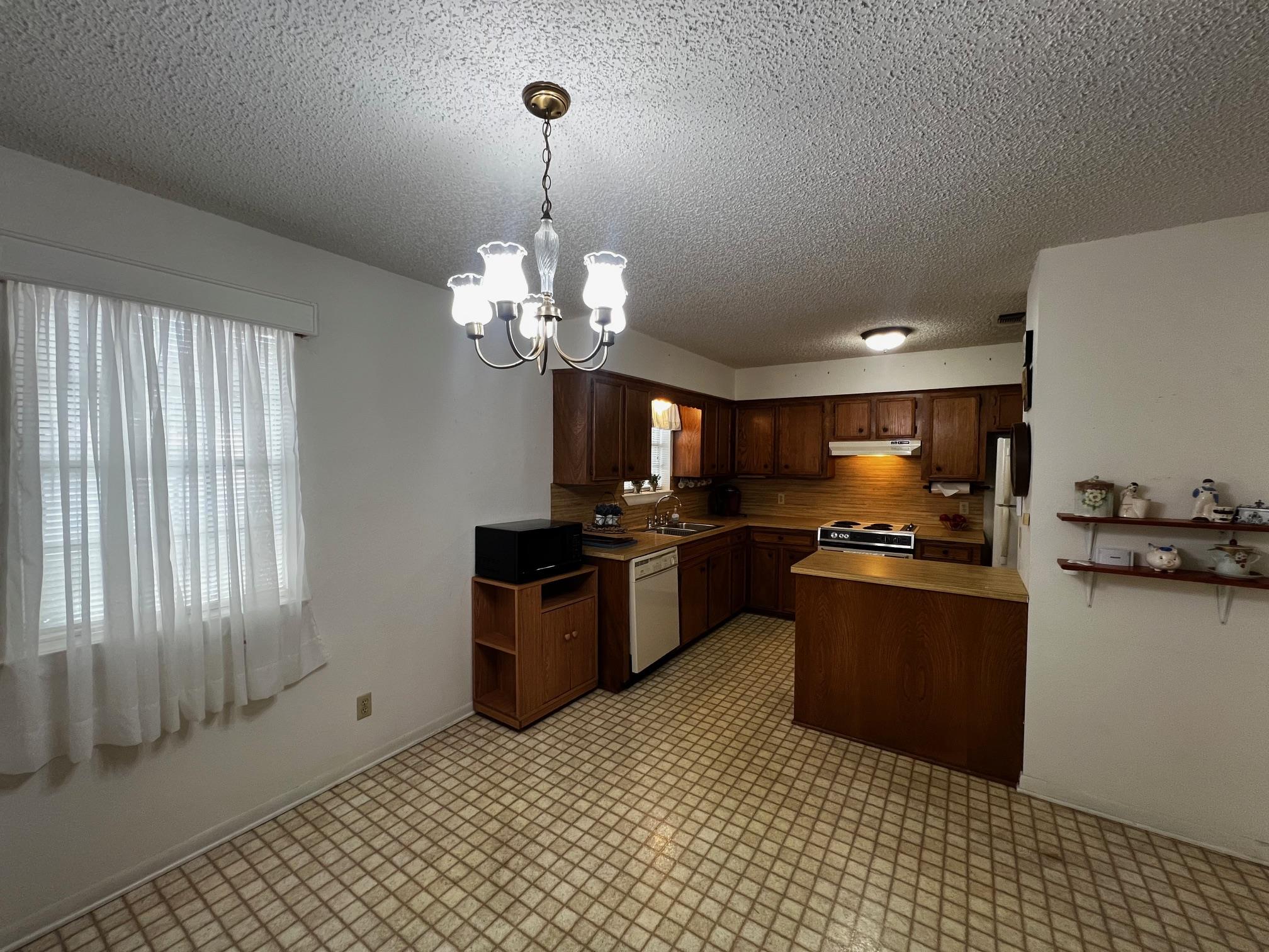 240 S Reed Cir, La Grange, TX 78945