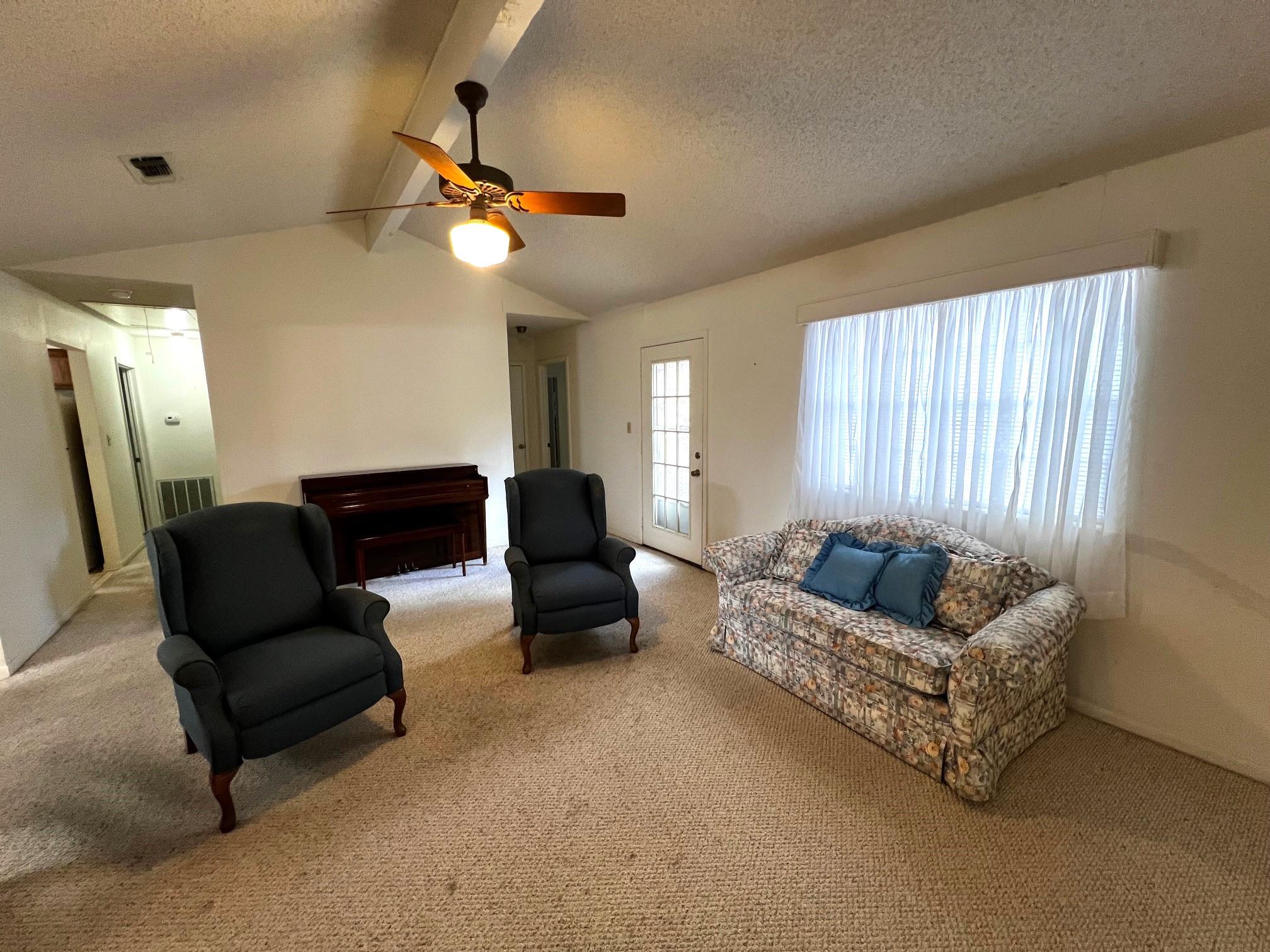 240 S Reed Cir, La Grange, TX 78945