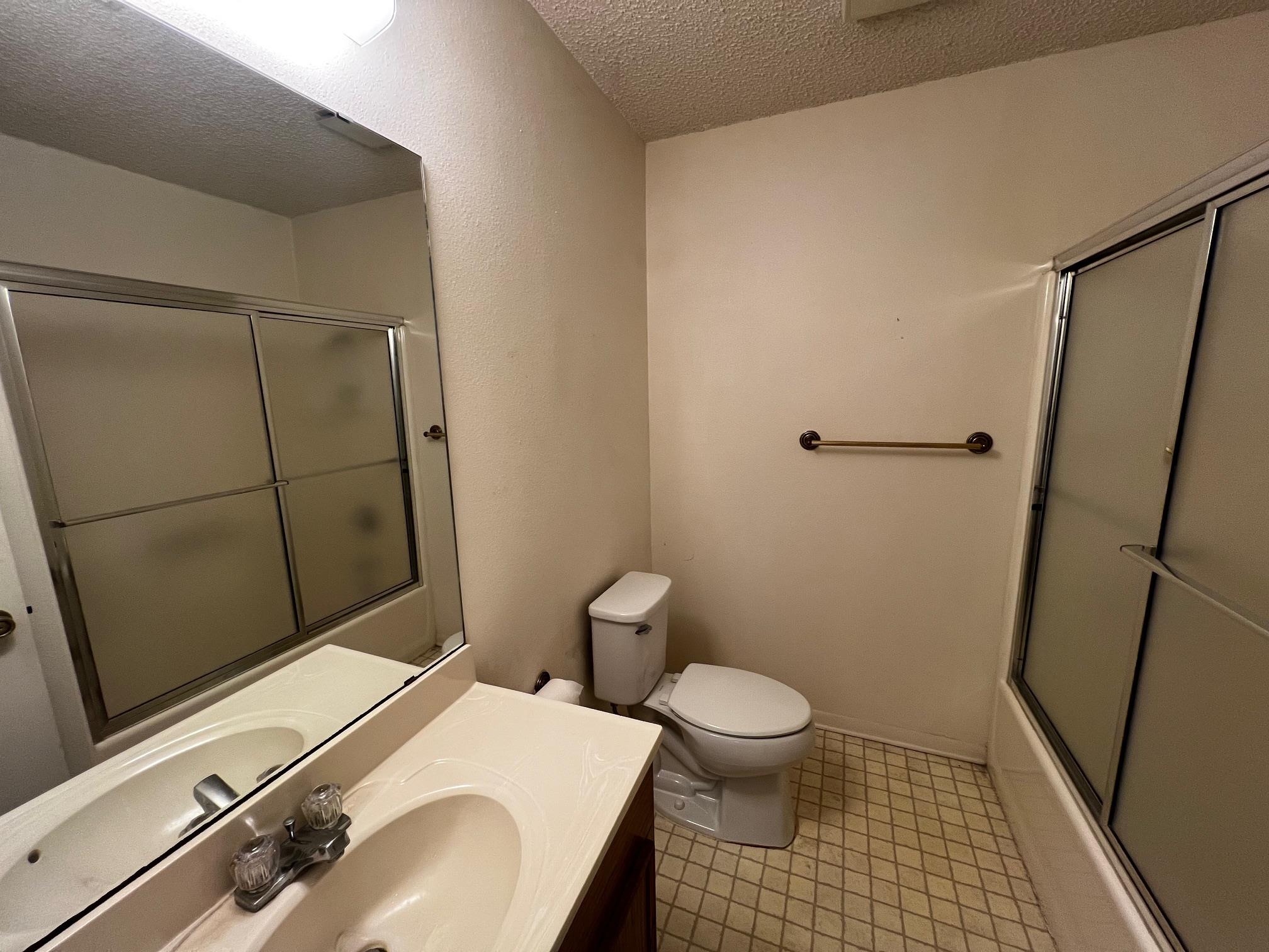 240 S Reed Cir, La Grange, TX 78945