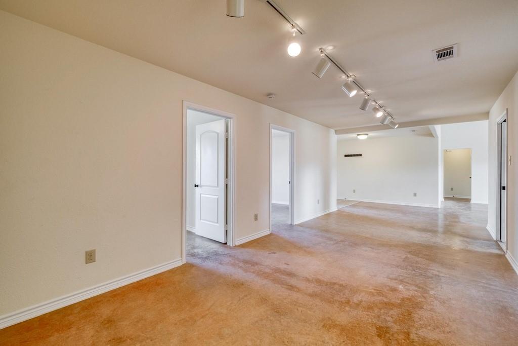 1073 Brushy Branch Rd, Lockhart, TX 78644