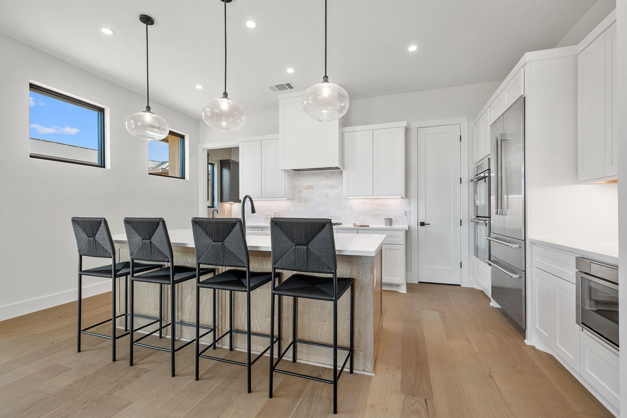 2401 KAHALA SUNSET Dr, Spicewood, TX 78669