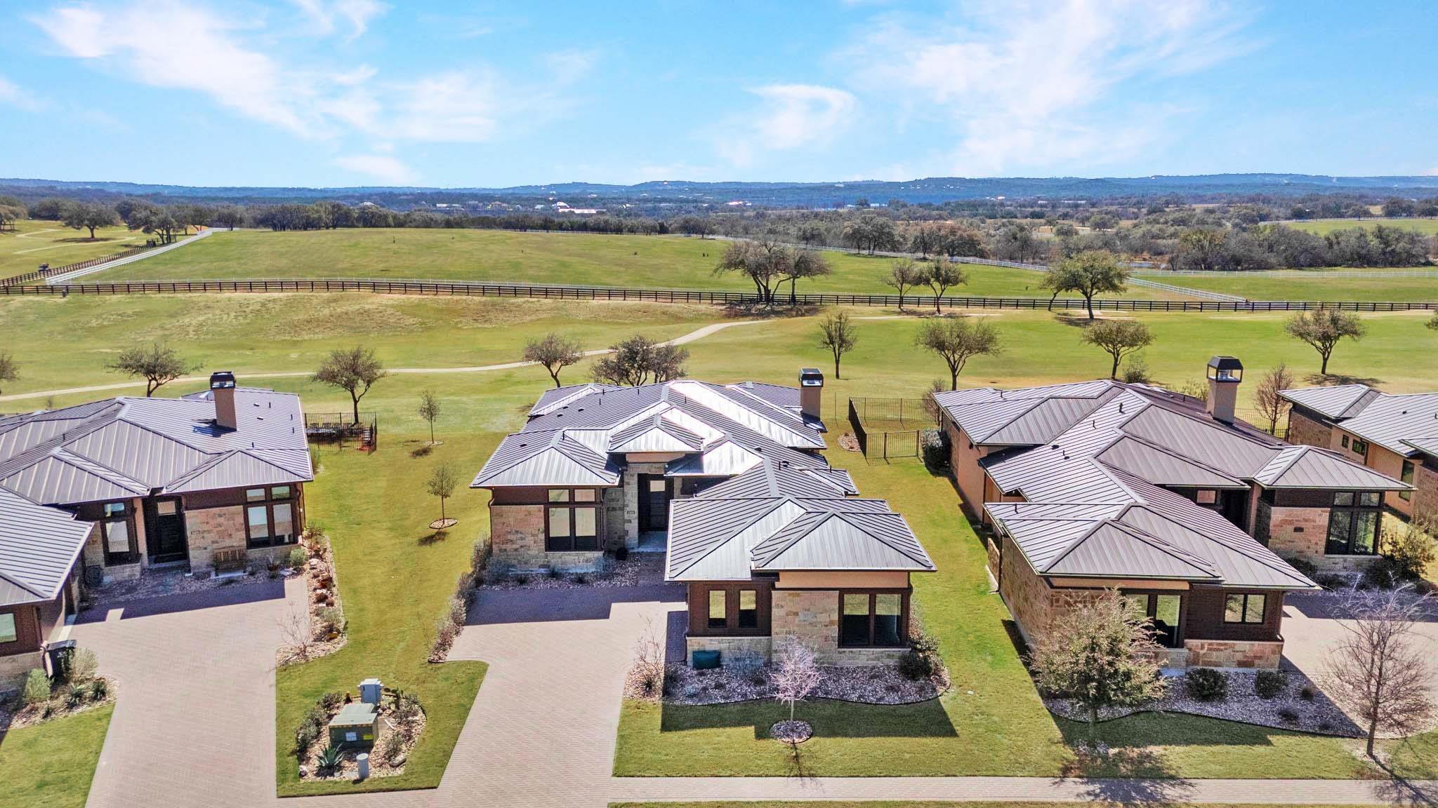 2401 KAHALA SUNSET Dr, Spicewood, TX 78669