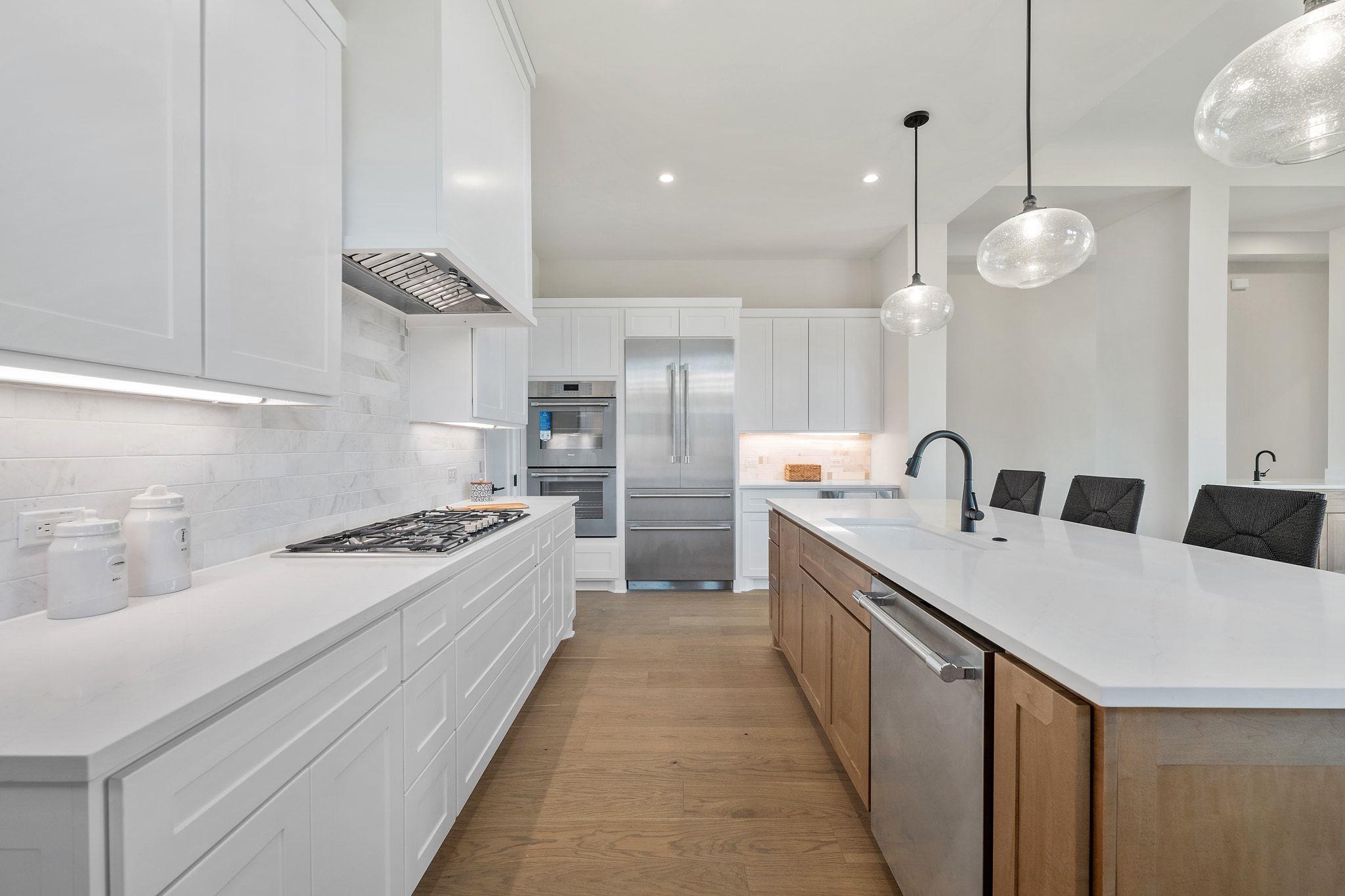 2401 KAHALA SUNSET Dr, Spicewood, TX 78669