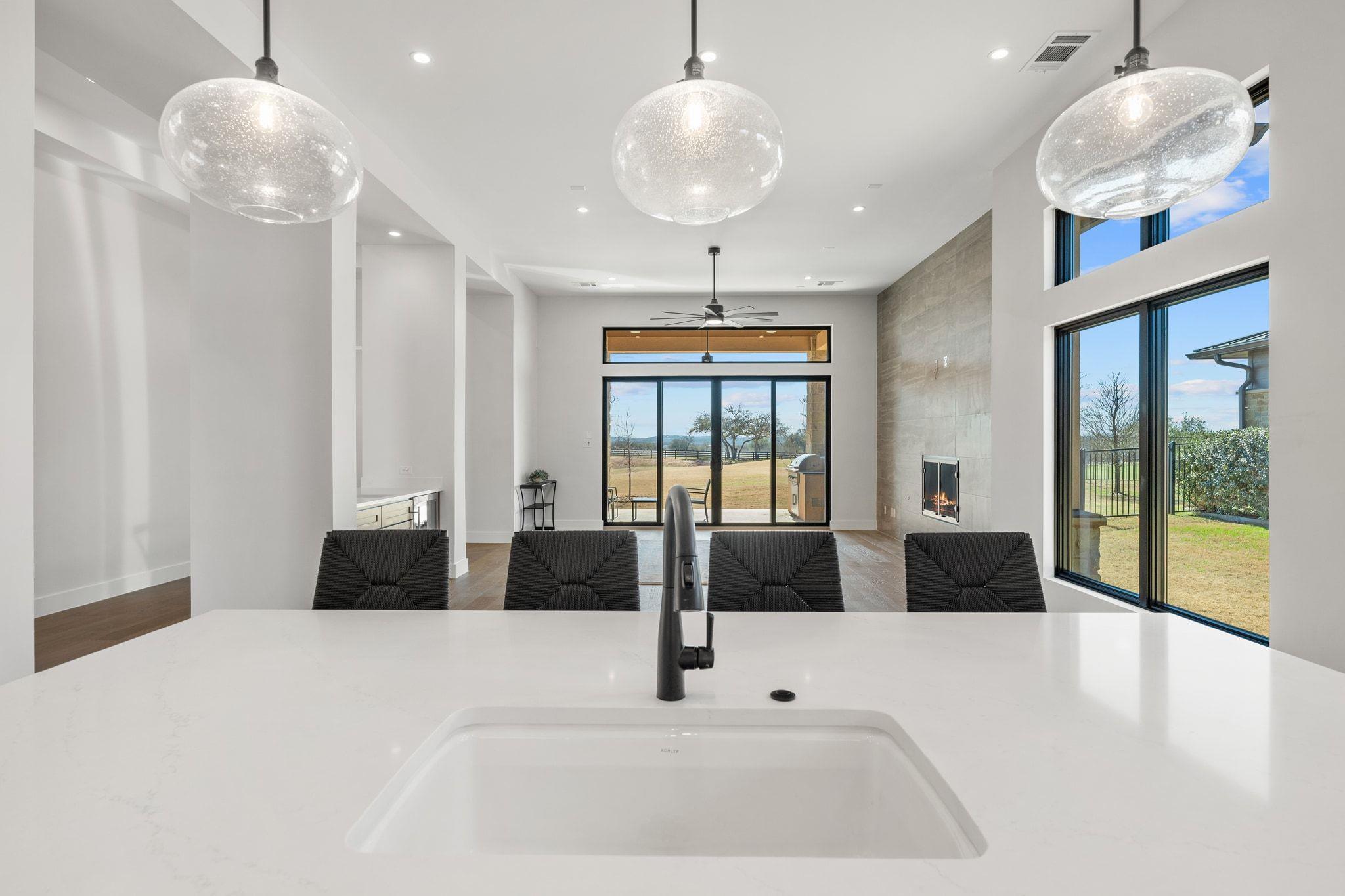 2401 KAHALA SUNSET Dr, Spicewood, TX 78669