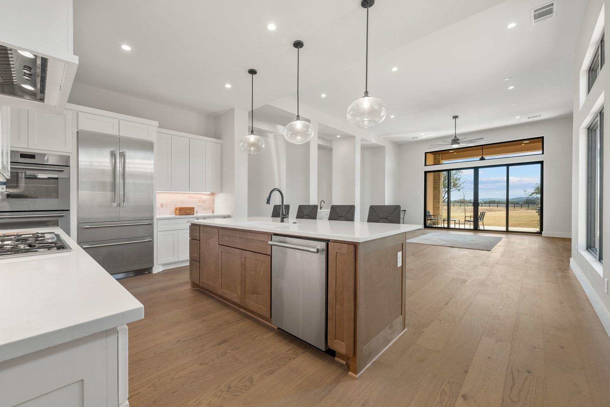 2401 KAHALA SUNSET Dr, Spicewood, TX 78669