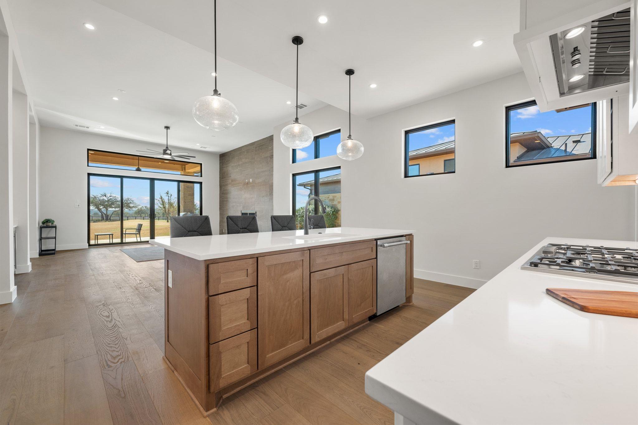 2401 KAHALA SUNSET Dr, Spicewood, TX 78669