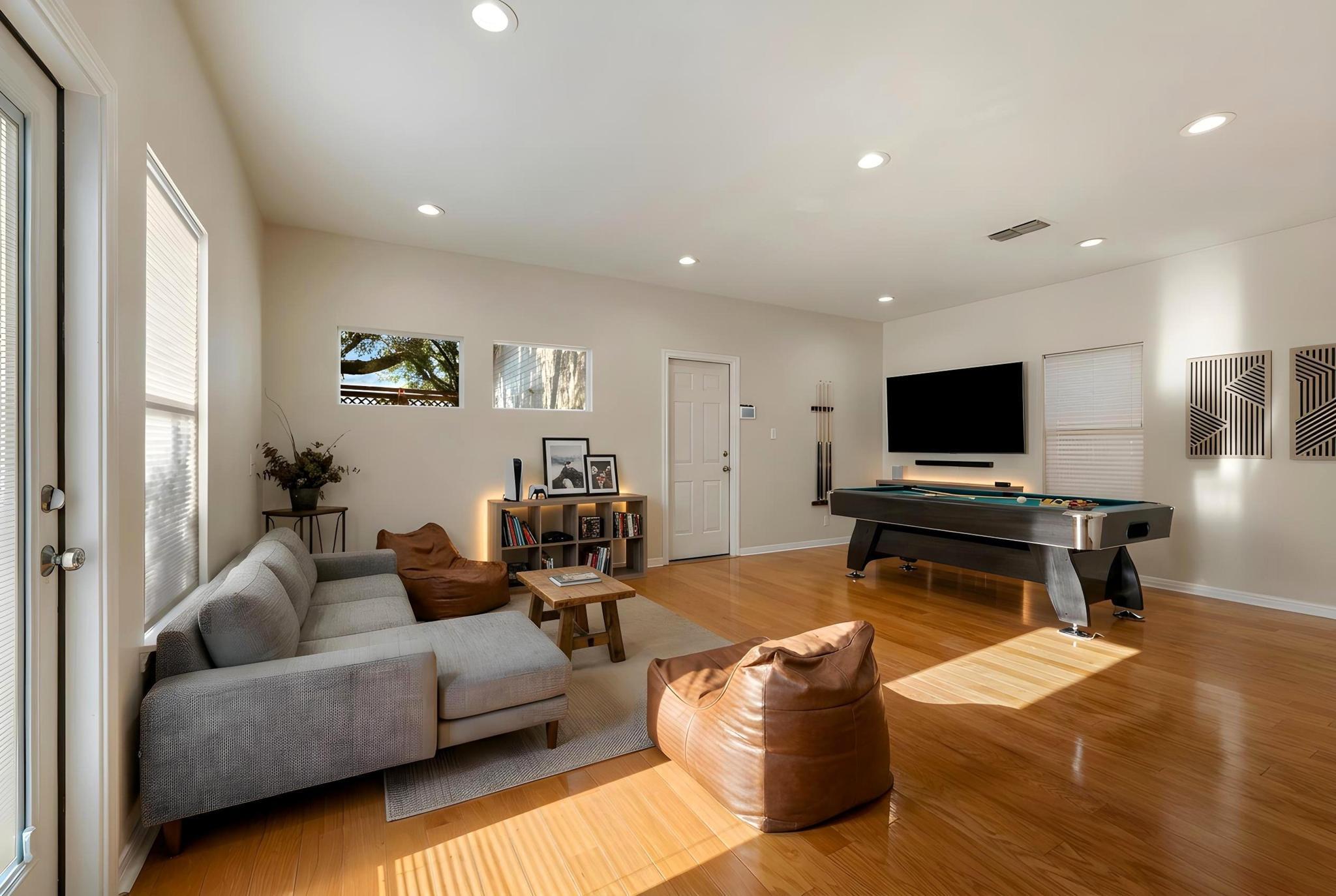 9402 Bluegrass Dr, Austin, TX 78759