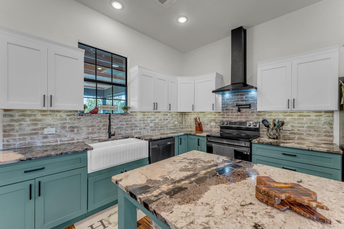 109 Lavonna Fox Dr, Burnet, TX 78611