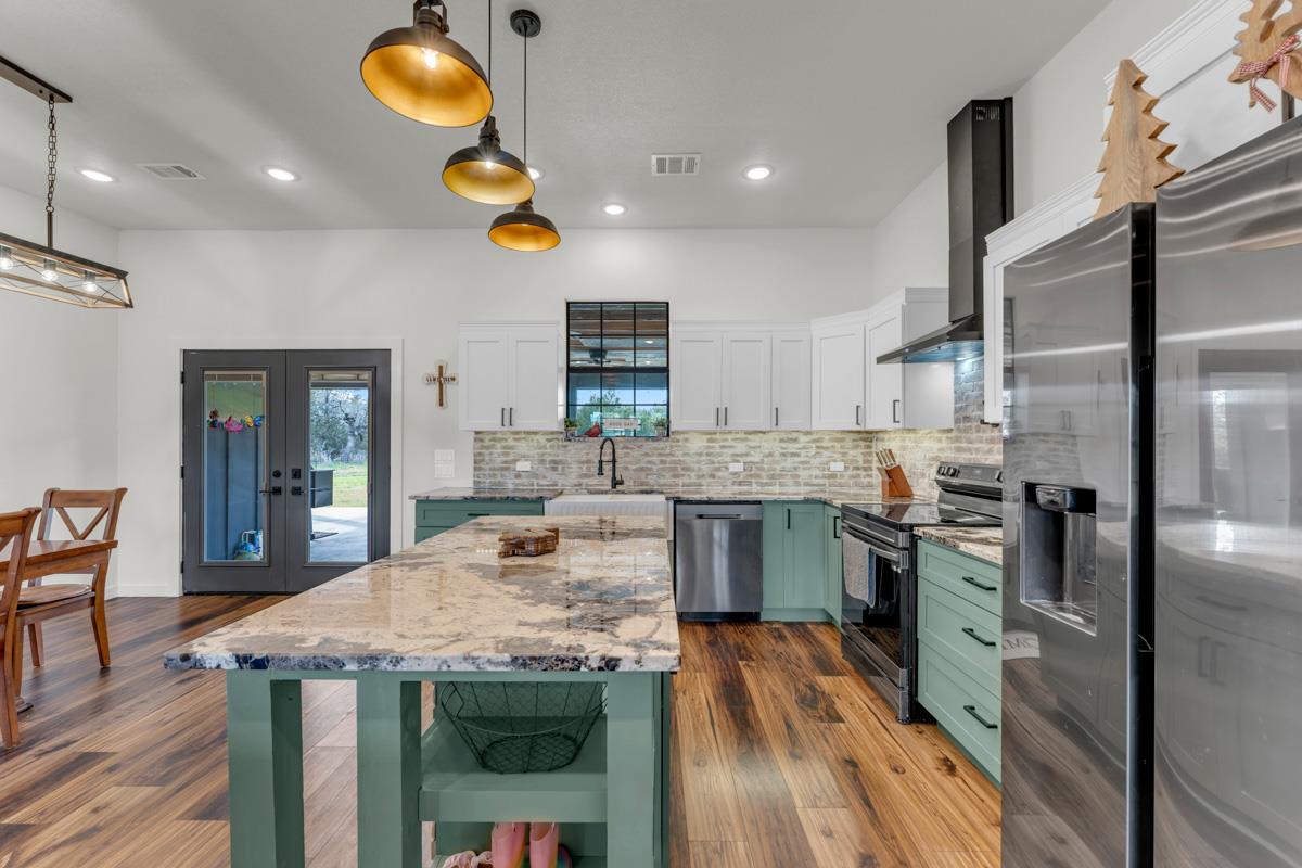 109 Lavonna Fox Dr, Burnet, TX 78611